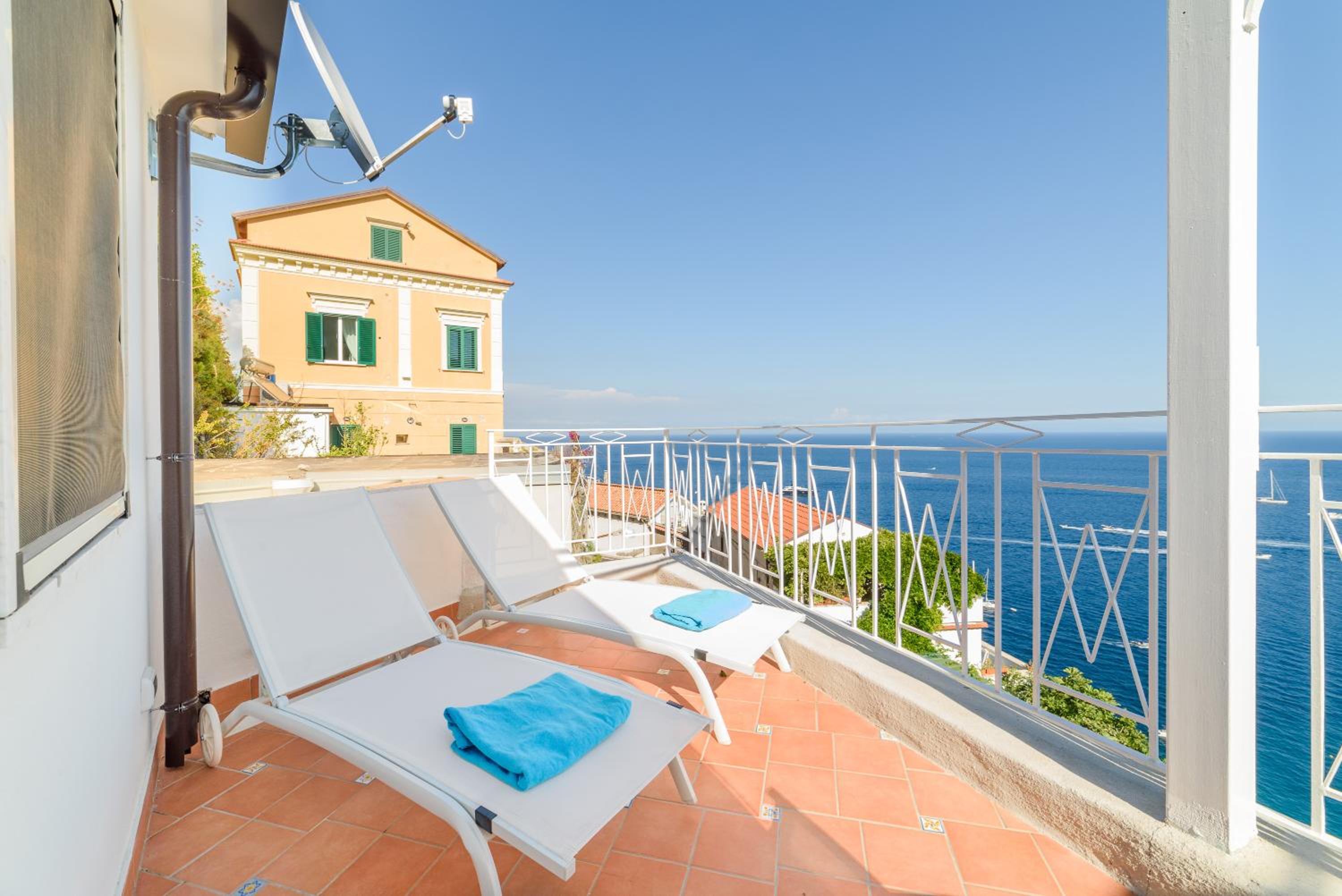 Deluxe Double Room with Balcony and Sea View - Photo 54