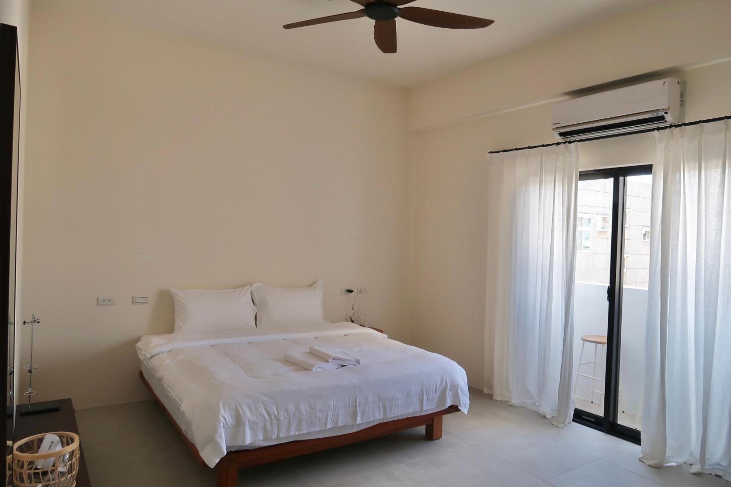 Queen Room with Balcony photo 2