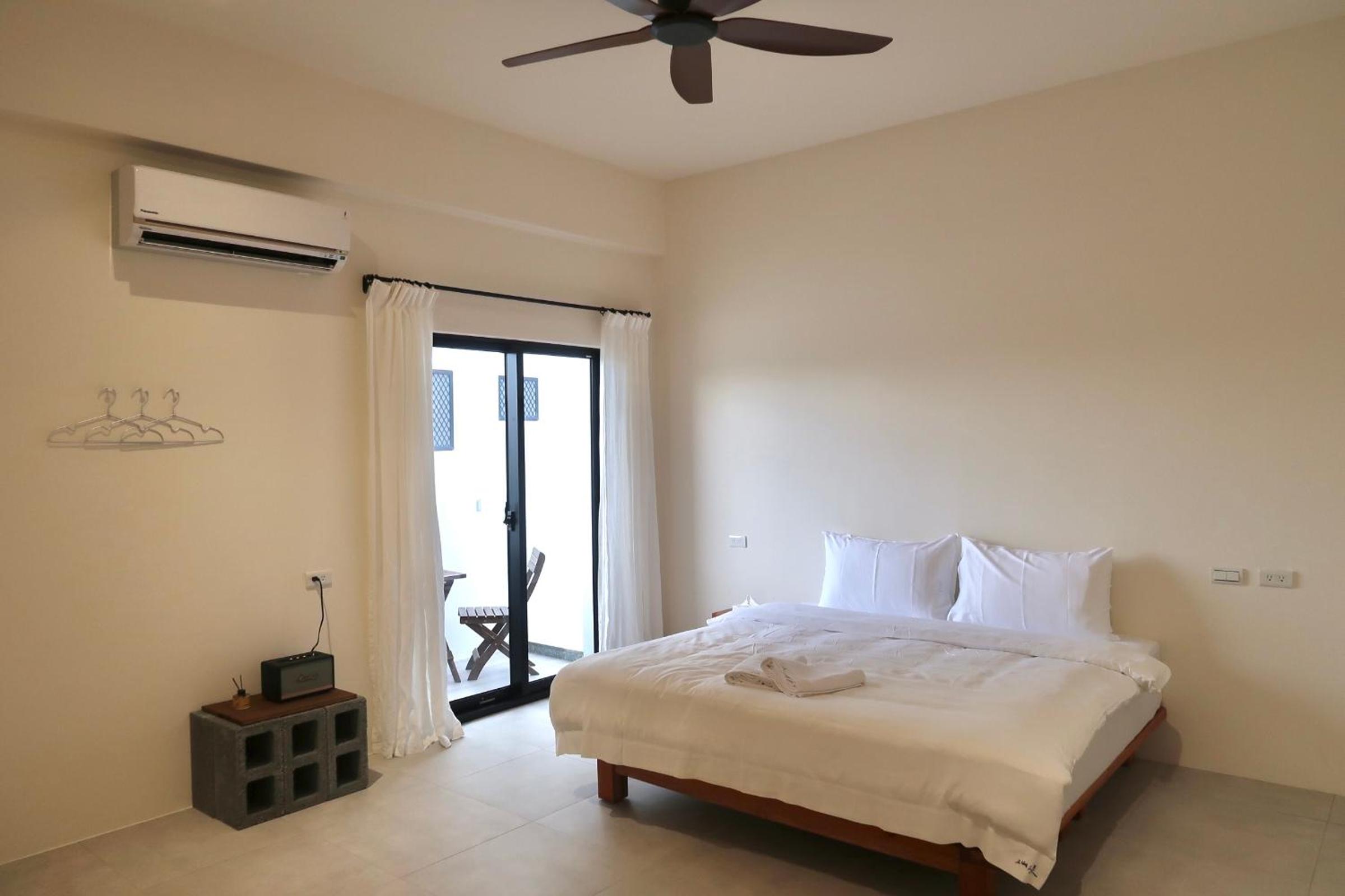 Queen Room with Balcony photo 2