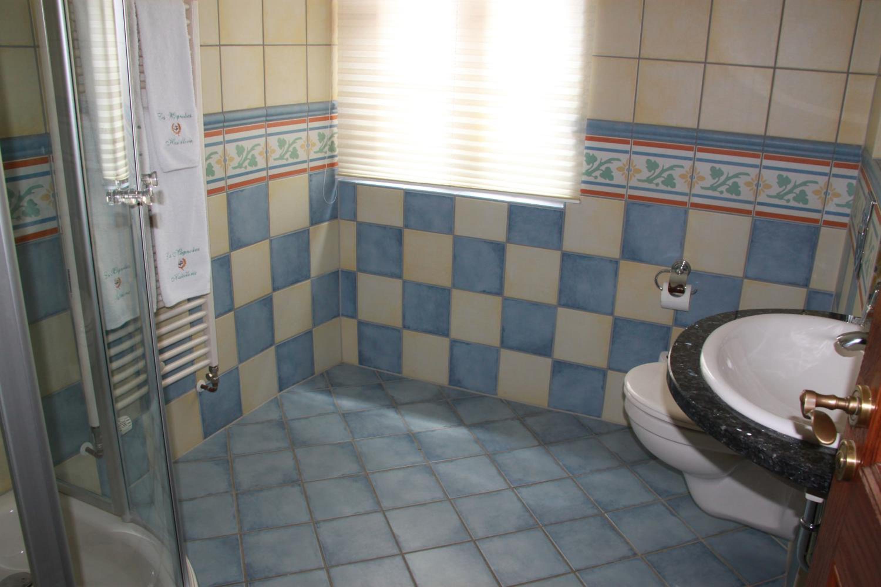 Deluxe Room (2 Adults + 1 Child) photo 3