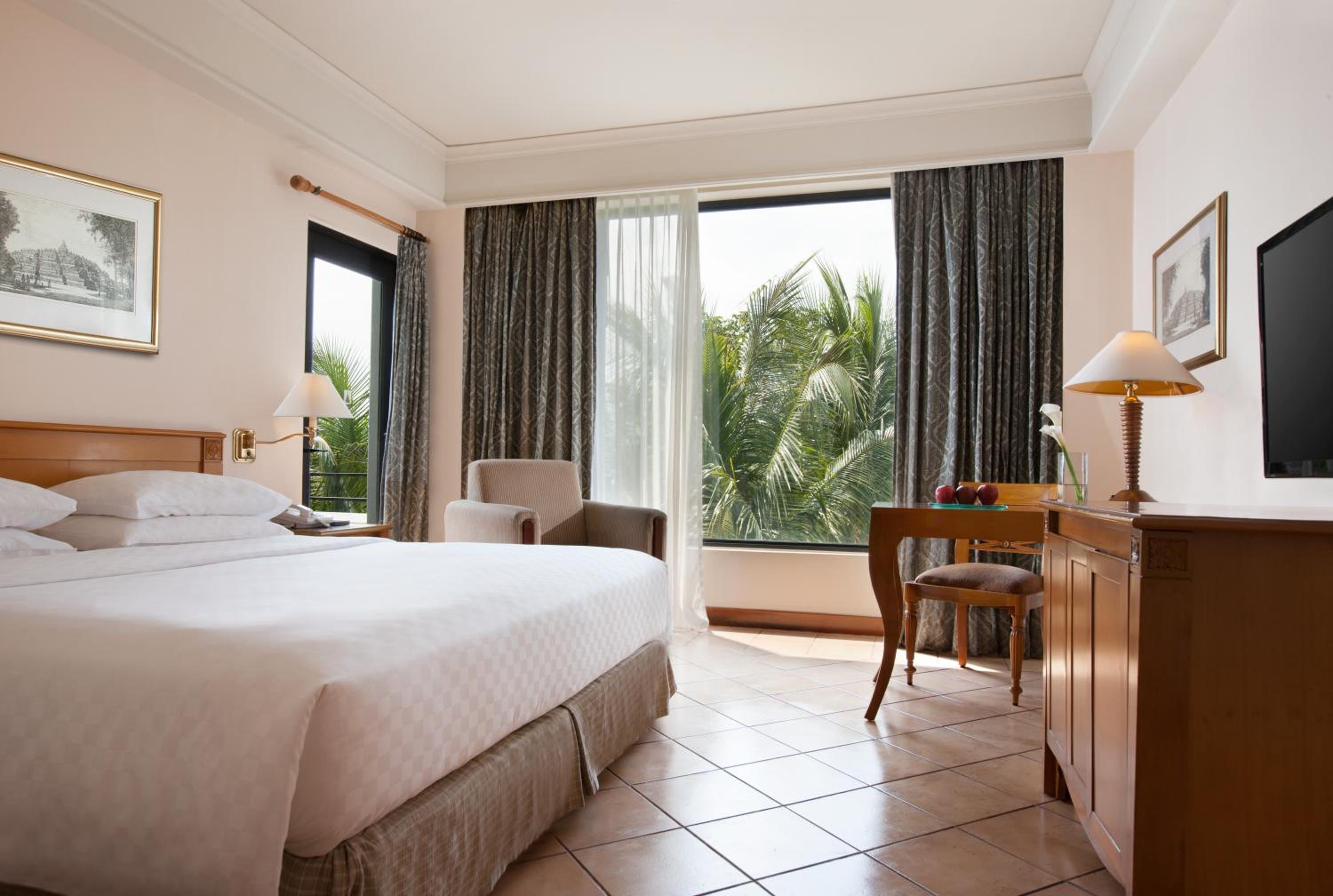 Deluxe King Room with Balcony or Terrace
