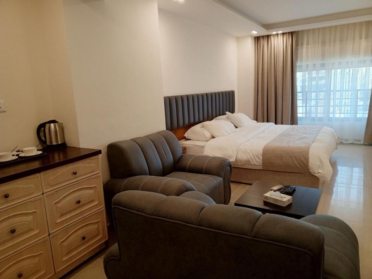 Deluxe Double Room (2 Adults + 1 Child) photo 3
