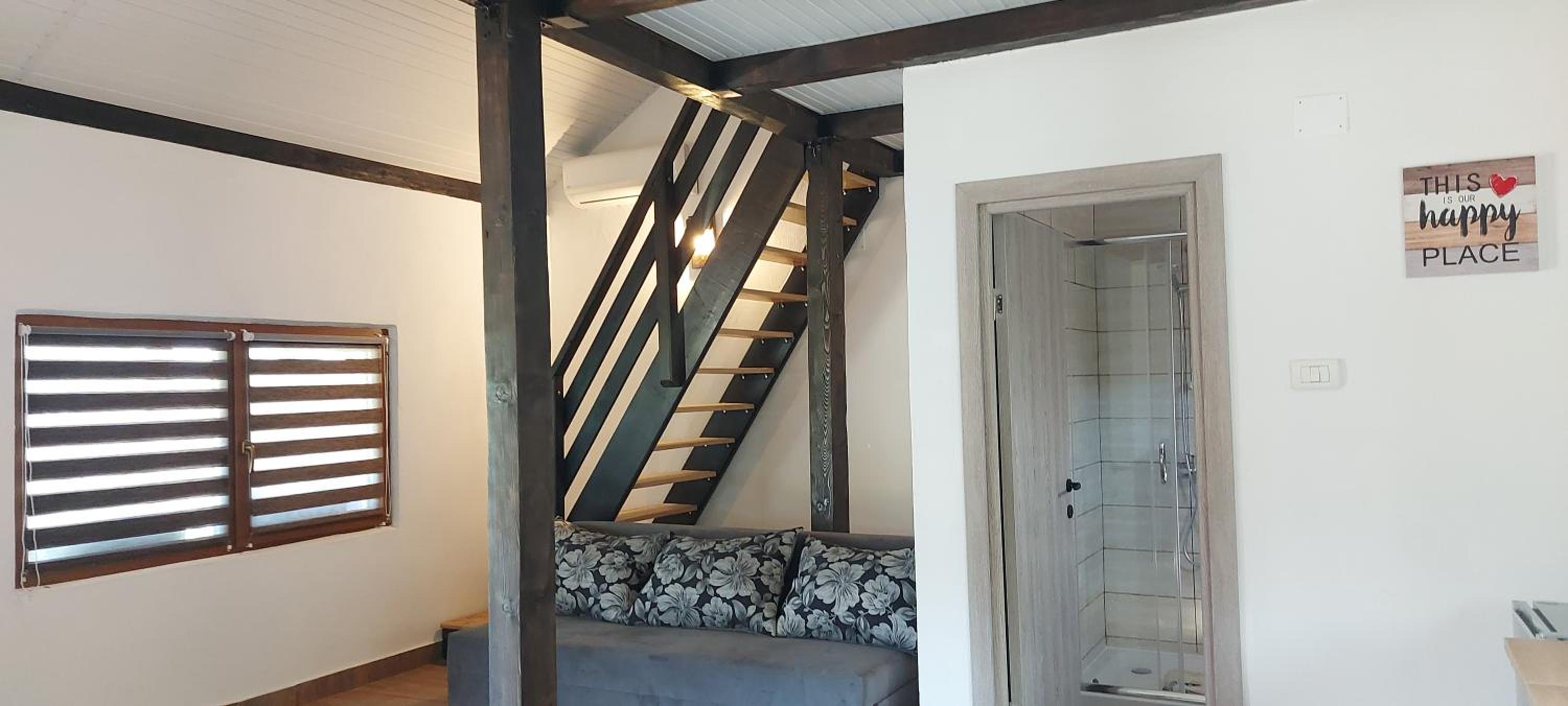 One-Bedroom House photo 1