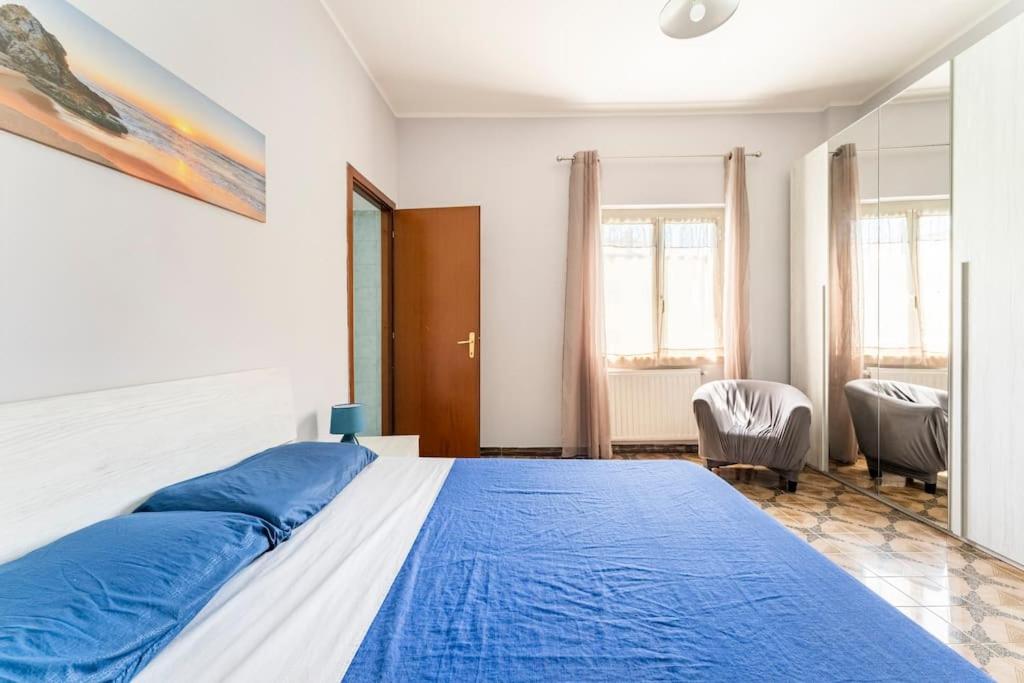 Three-Bedroom House photo 3