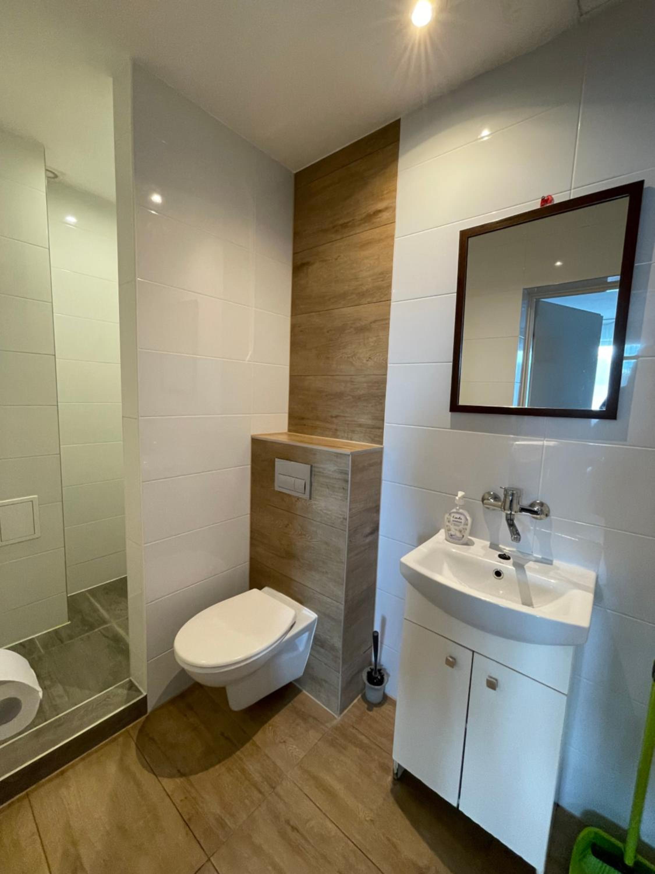Quadruple Room with Bathroom - Photo 4
