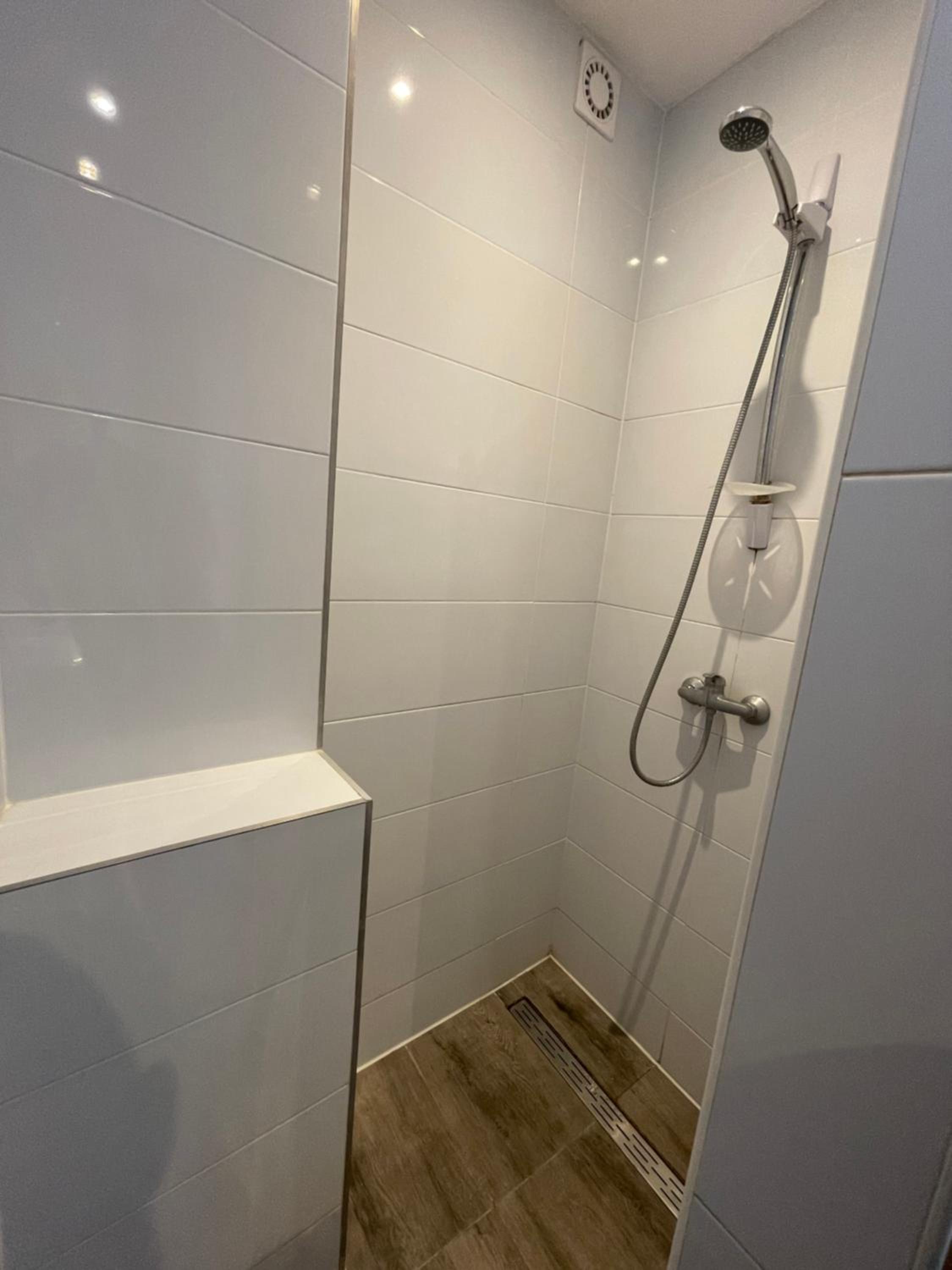Quadruple Room with Bathroom - Photo 3