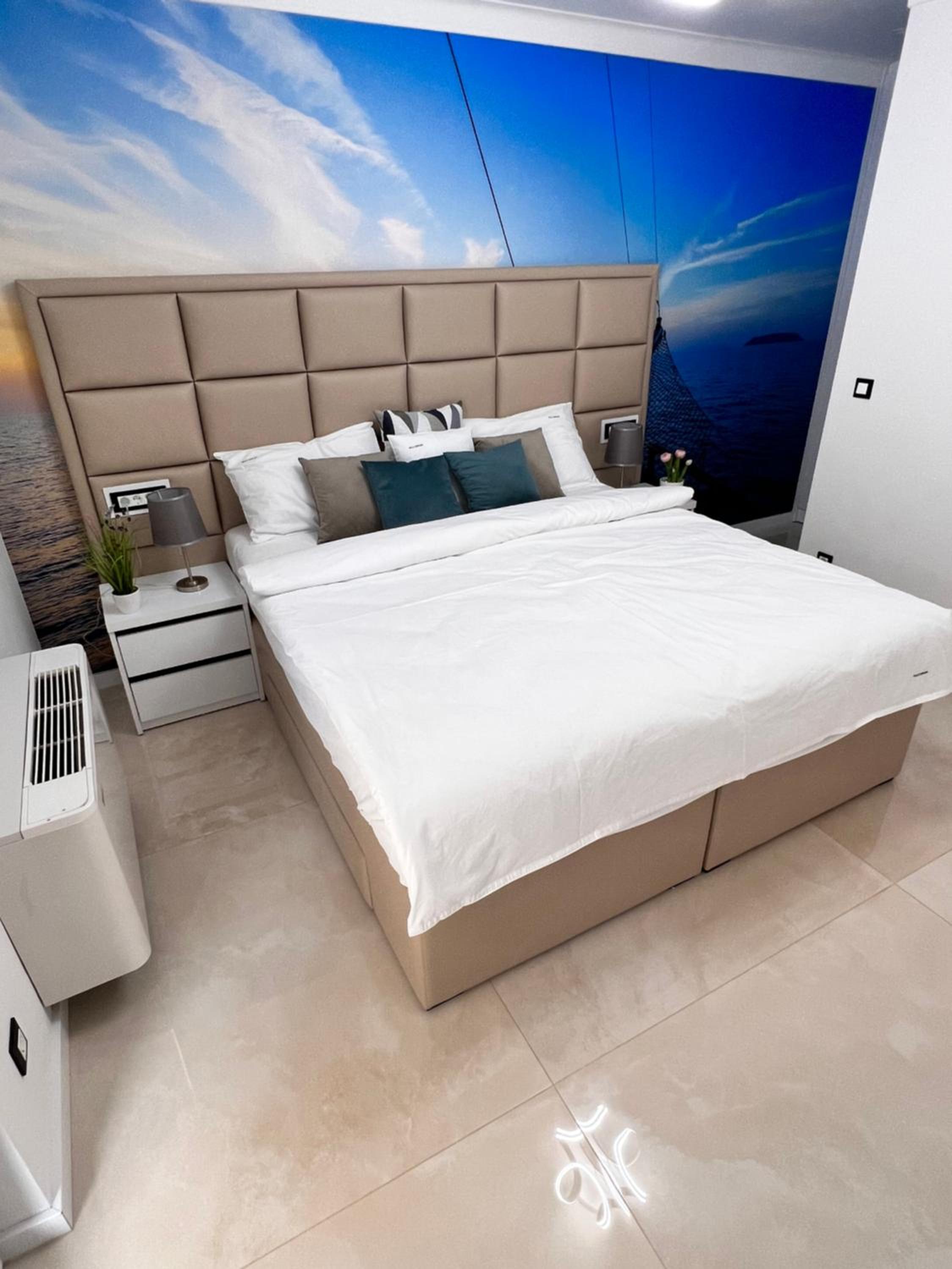 One-Bedroom Apartment - Photo 13