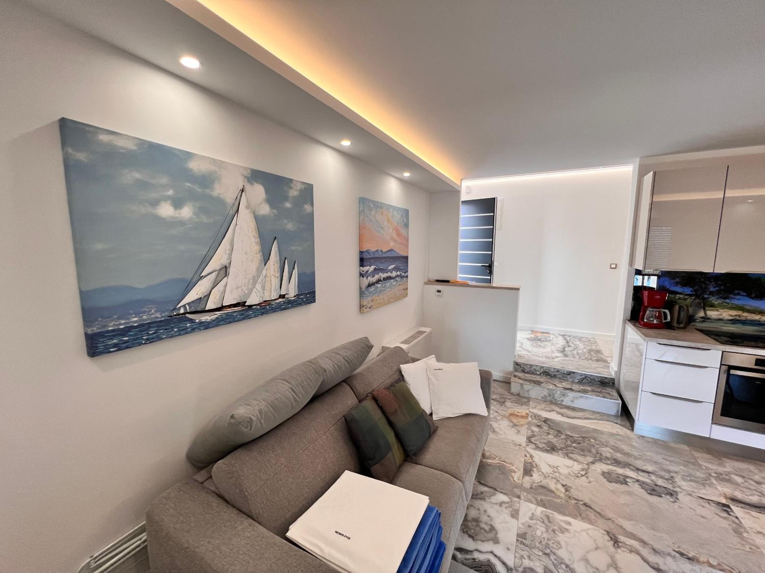 One-Bedroom Apartment - Photo 1