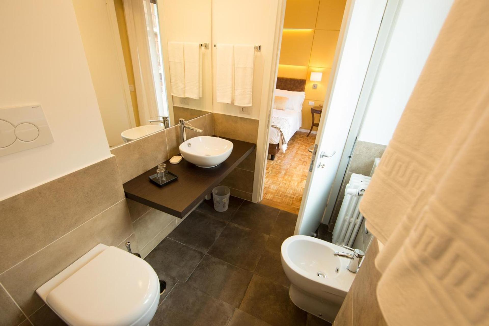 Double Room with Private Bathroom photo 3