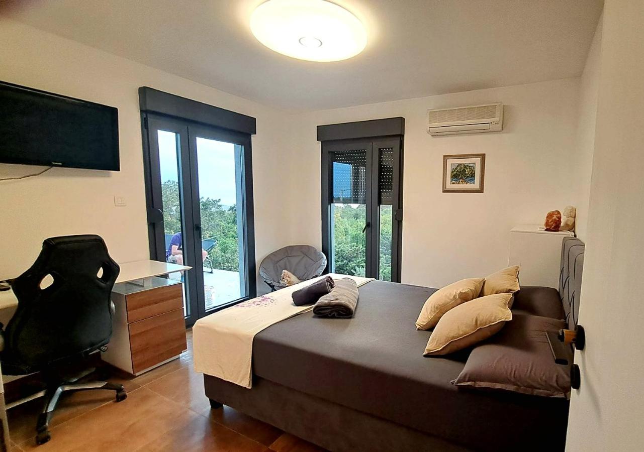 Two-Bedroom House photo 3