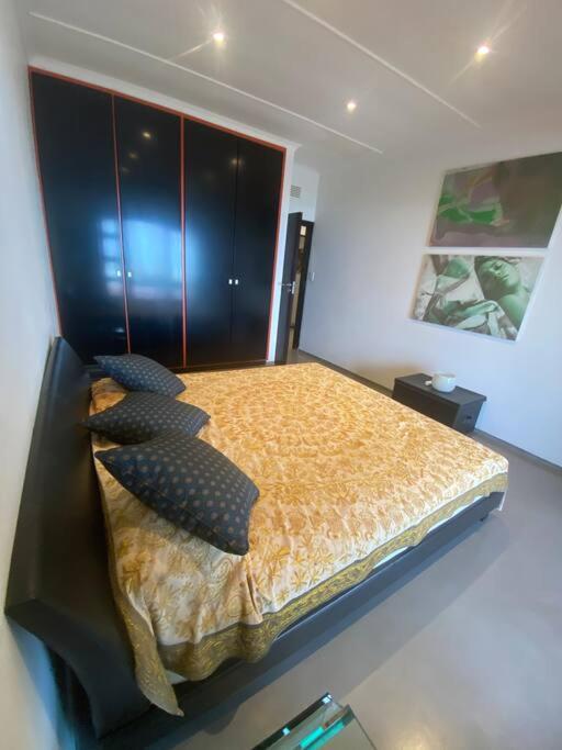 Three-Bedroom House photo 2
