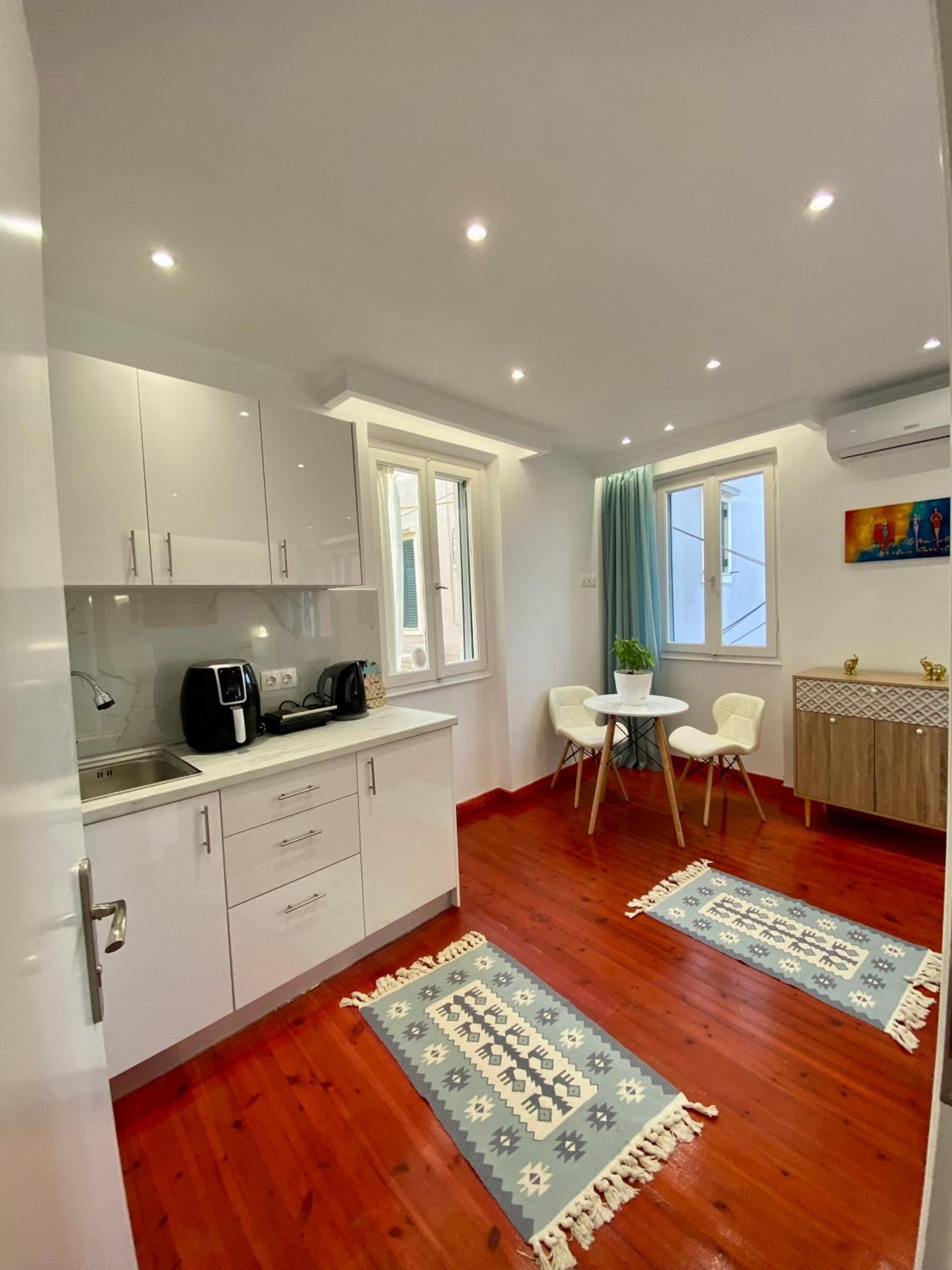 One-Bedroom Apartment, First foor photo 2