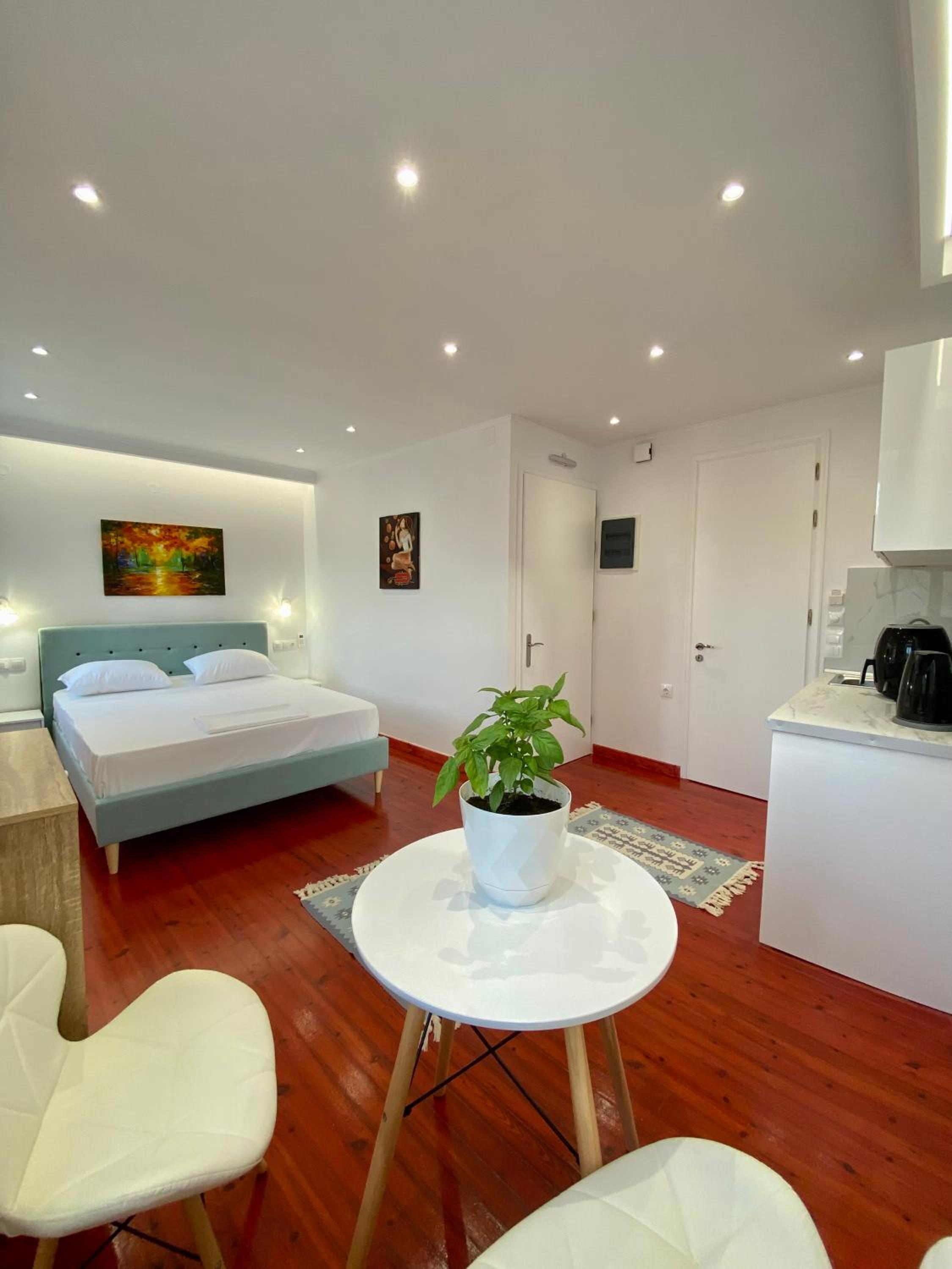 One-Bedroom Apartment, First foor photo 1