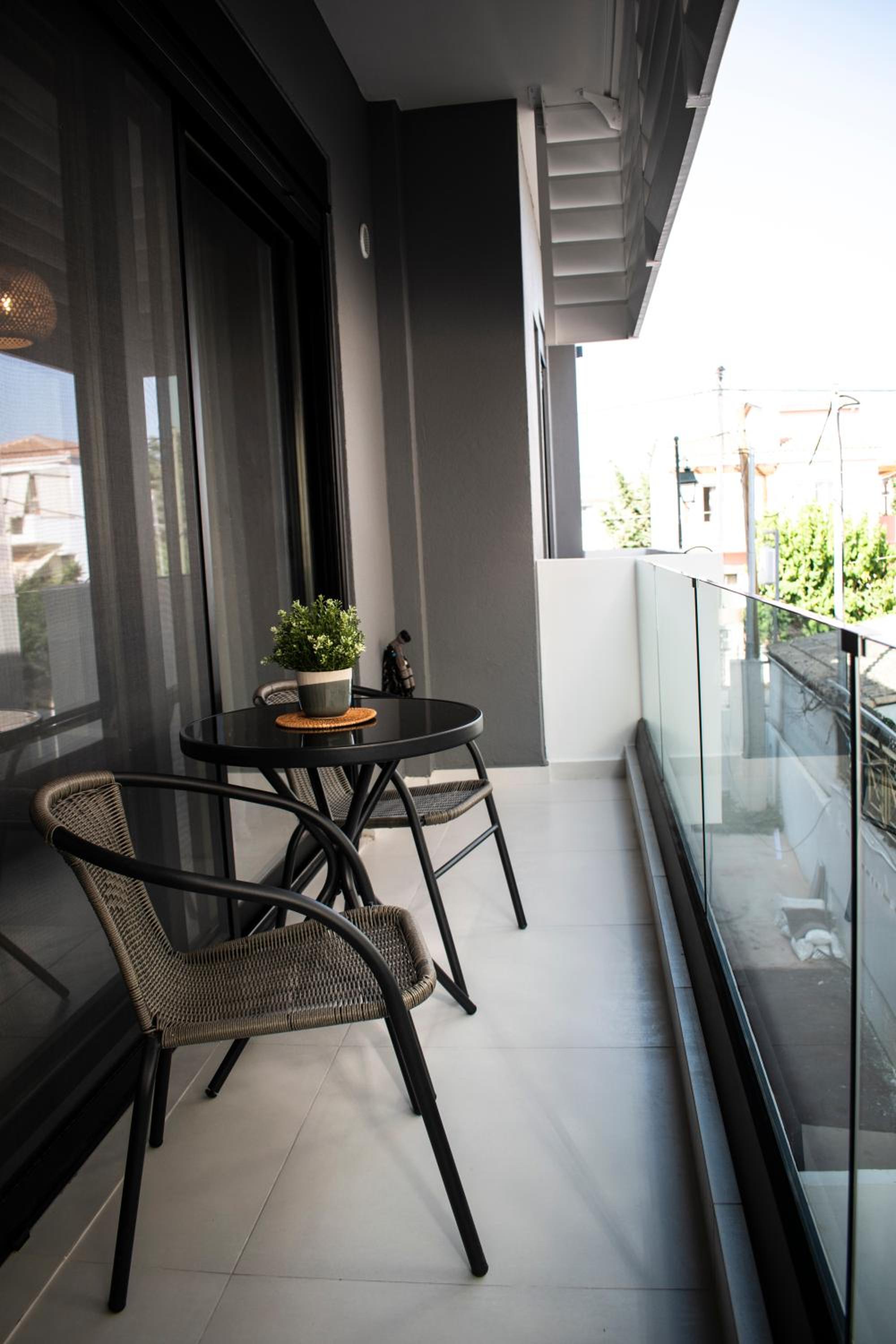 Apartment with Balcony photo 2
