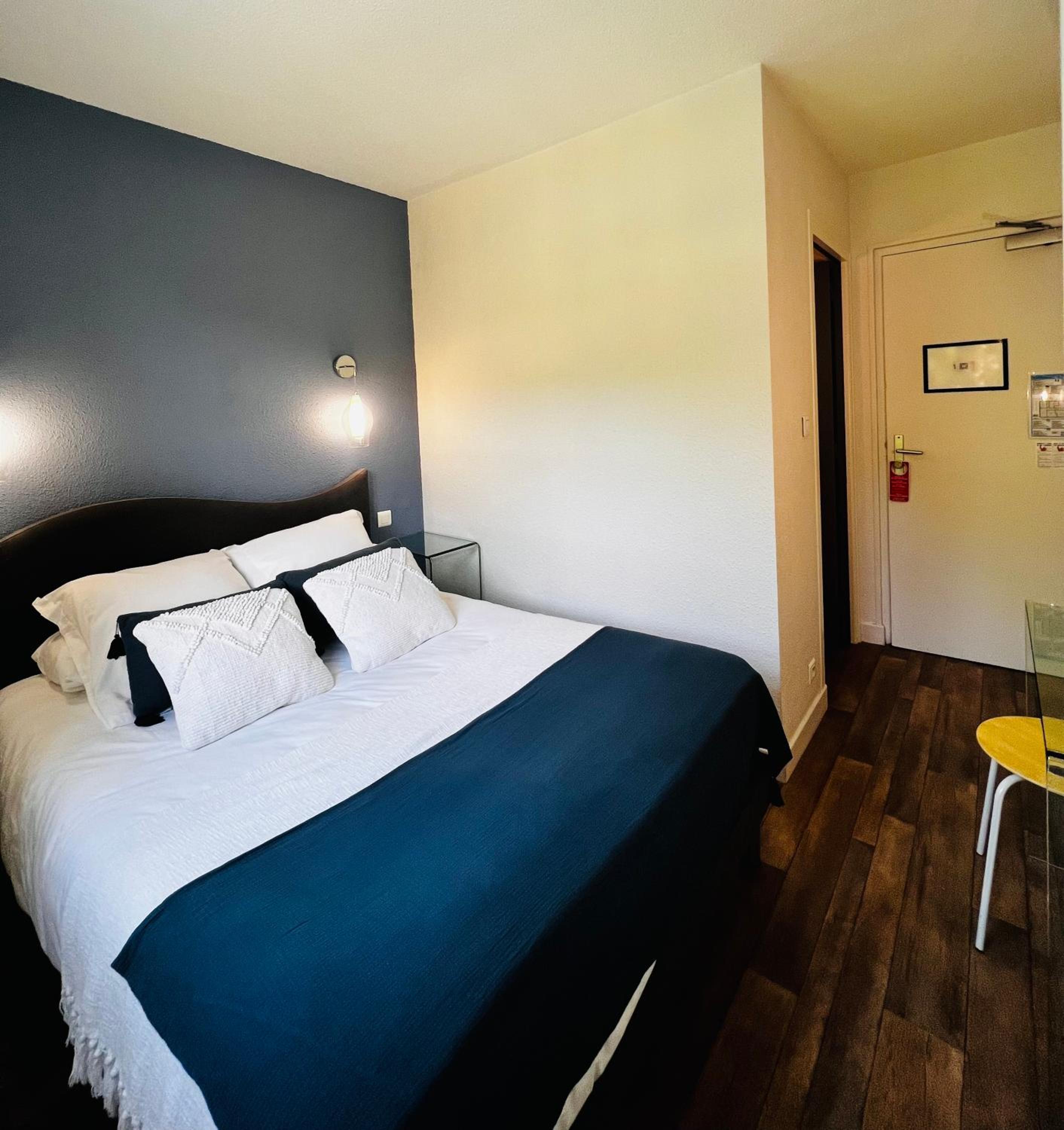 Double Room with Garden View - Photo 2