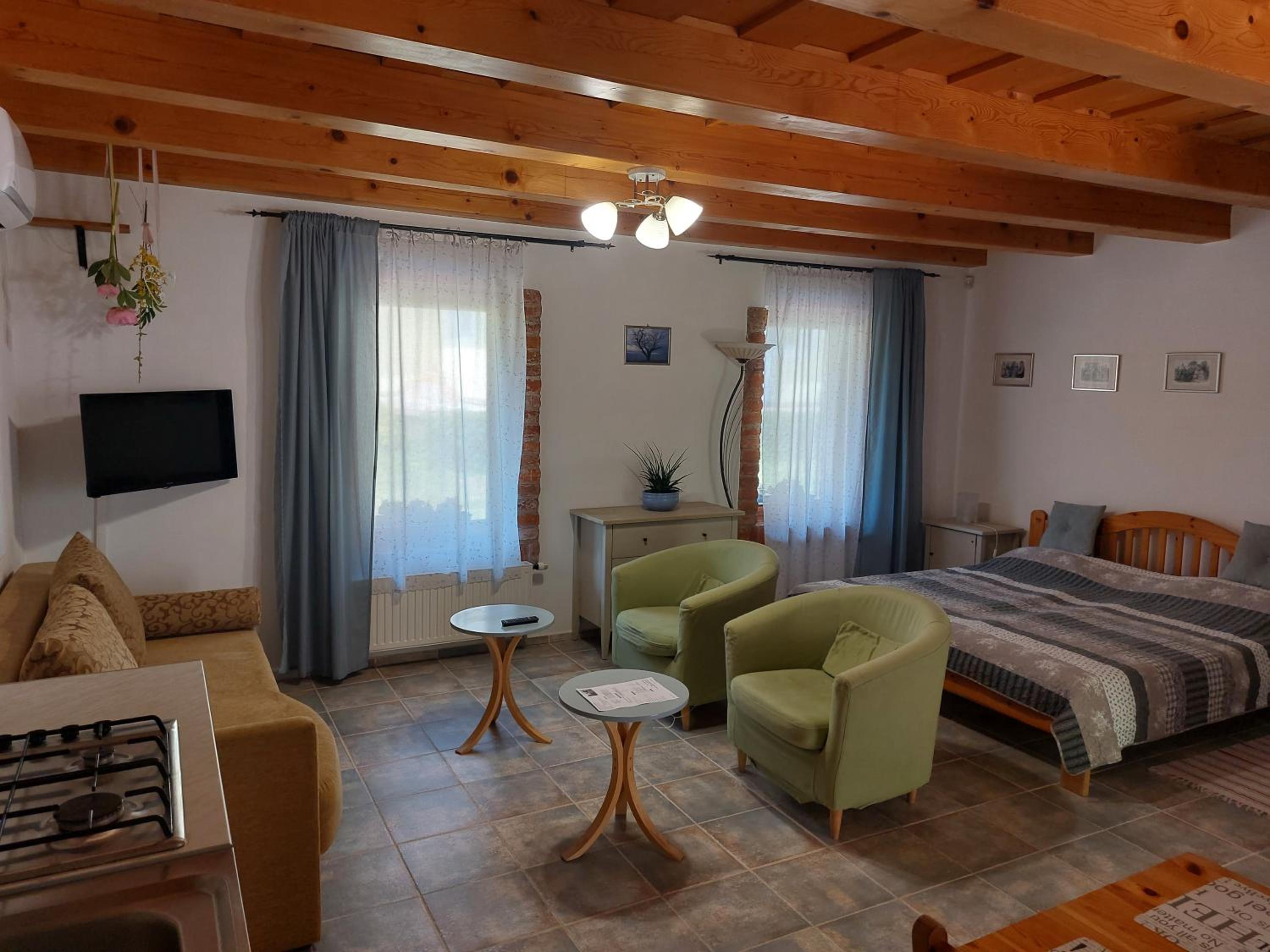 Studio (2 Adults) photo 2