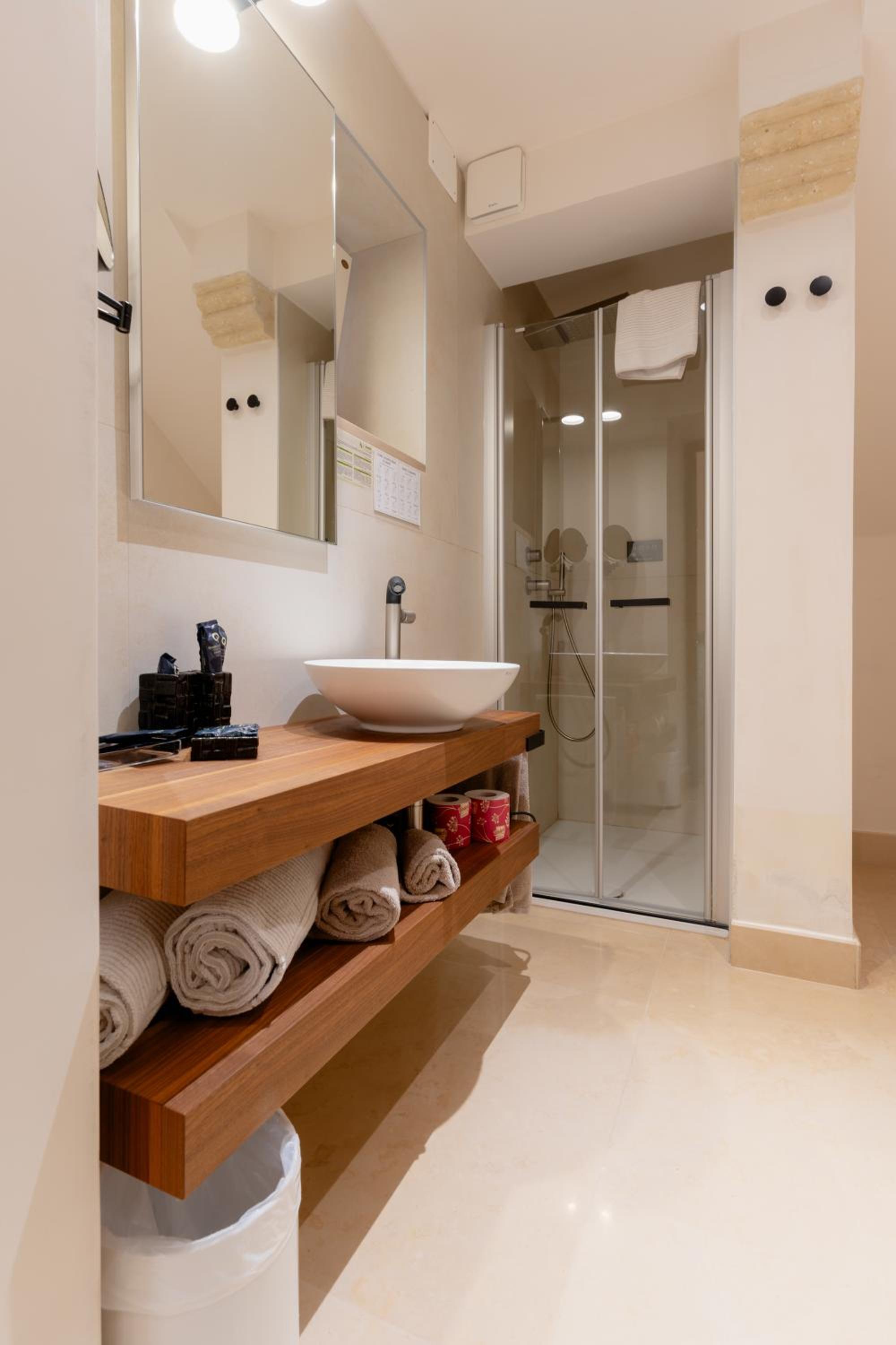 Superior Double Room - Photo 11