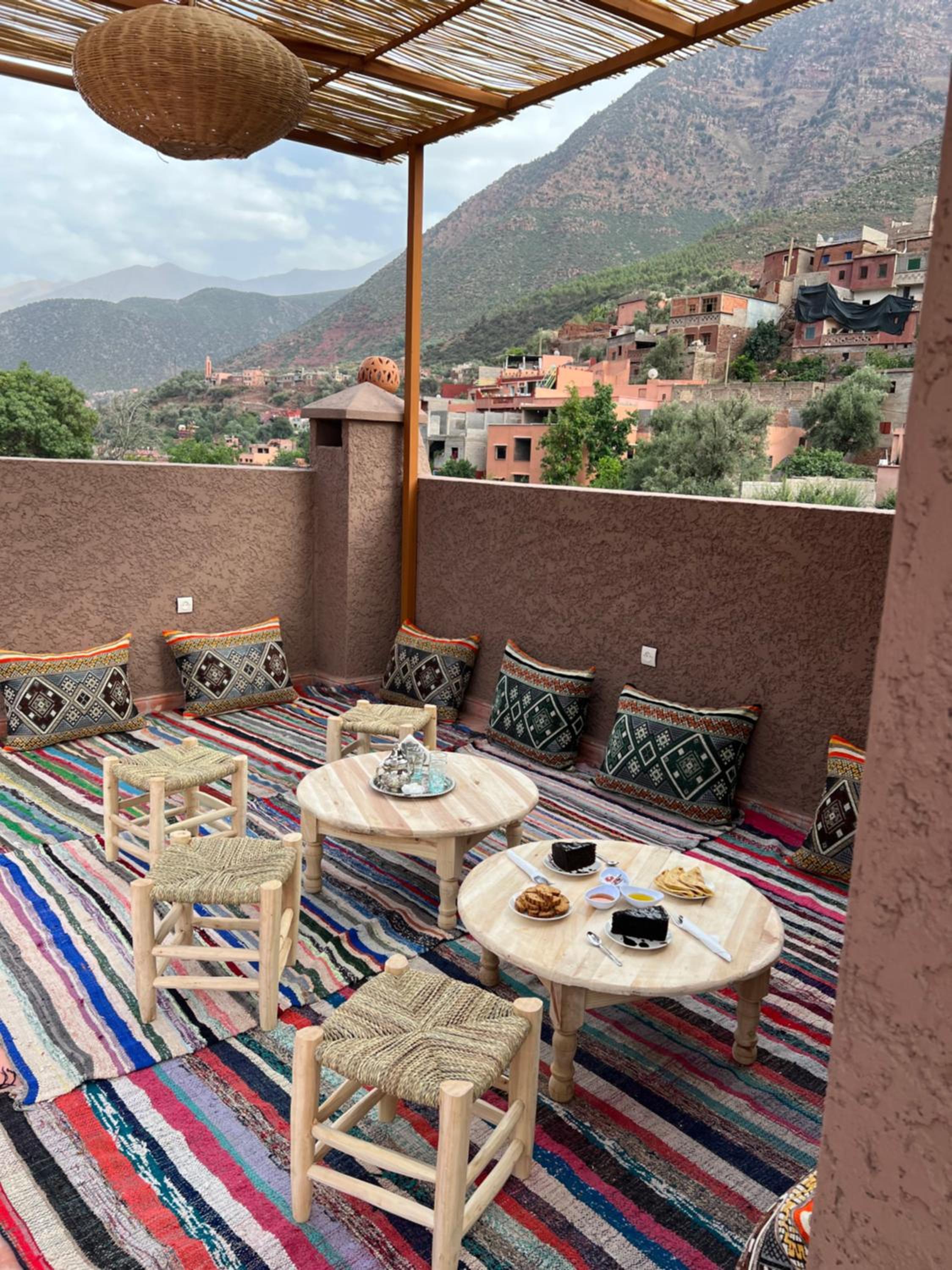 One-Bedroom Apartment with Balcony and Mountain View   - Photo 26