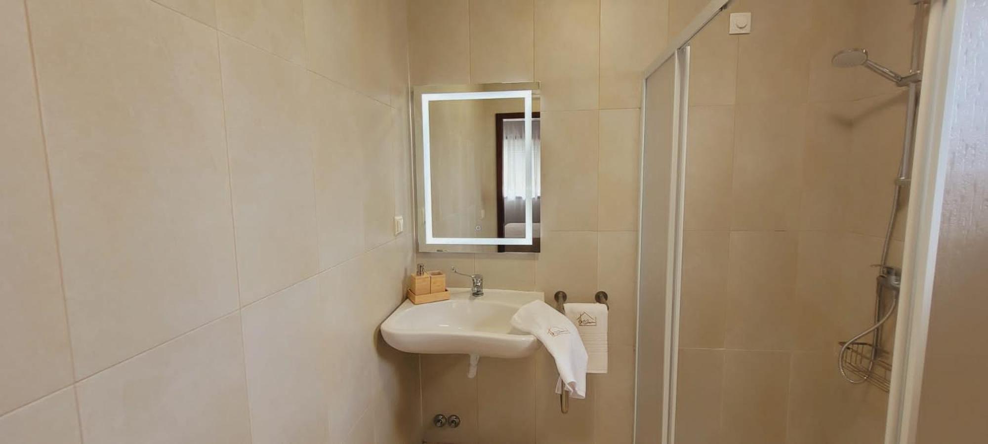 Family Room - Disability Access - Photo 8