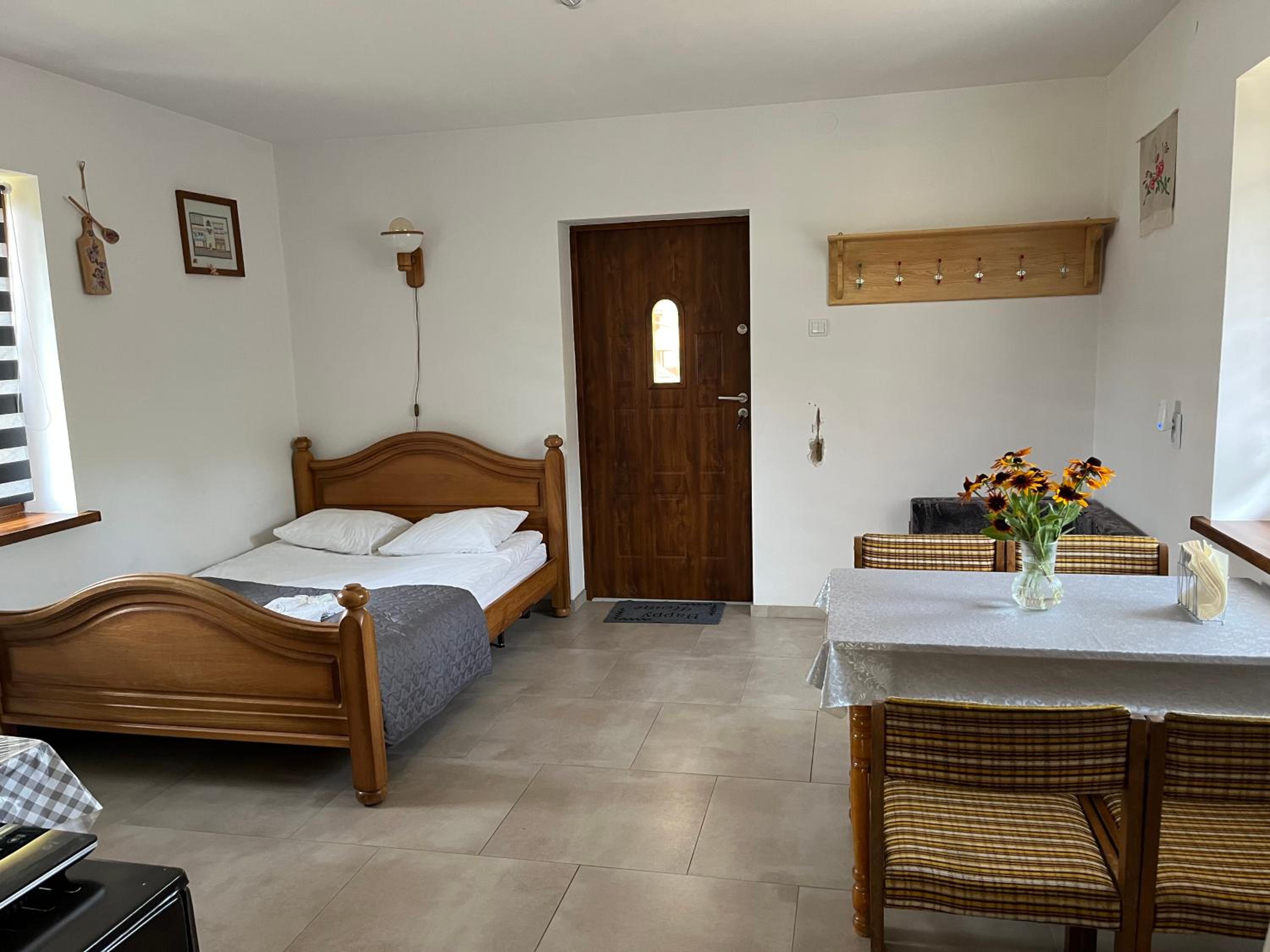 One-Bedroom House - Photo 6