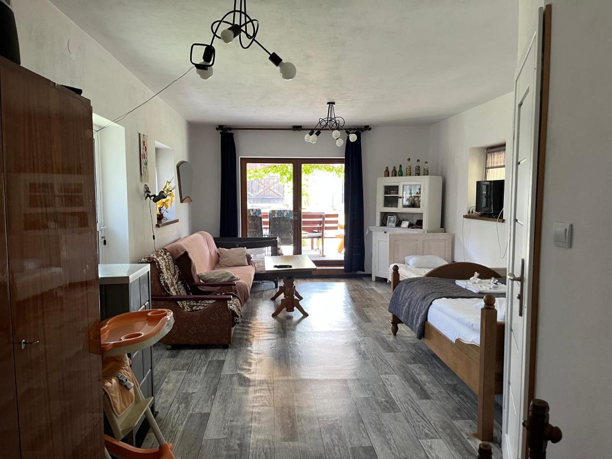 One-Bedroom House - Photo 7