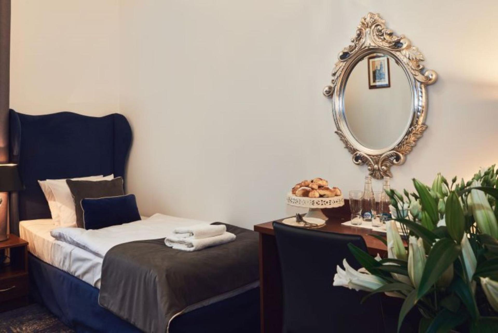 Twin Room with Private Bathroom