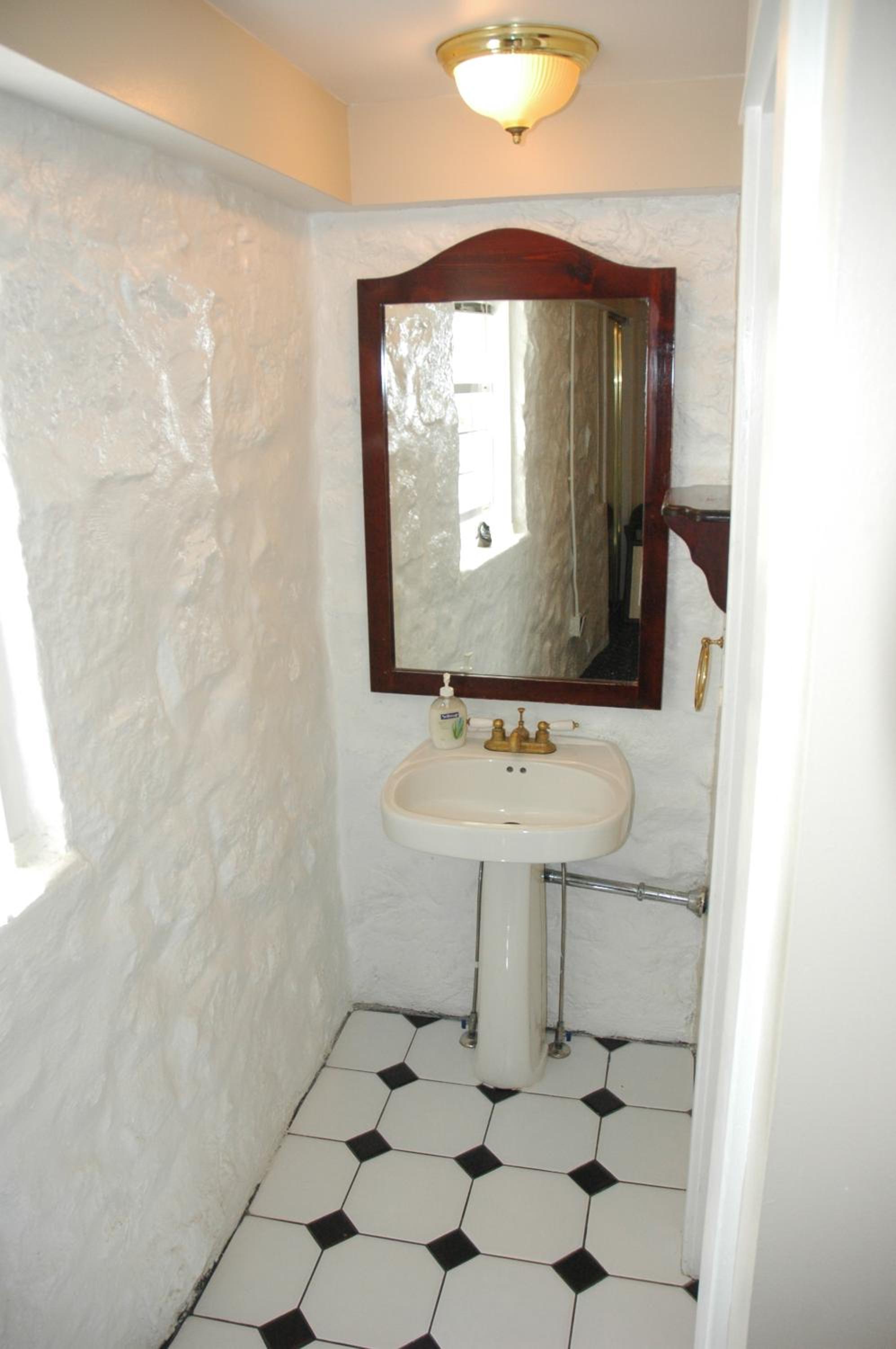 Double Room (Lower Level) thumbnail 5