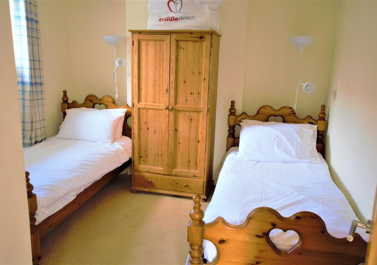Three-Bedroom House photo 3