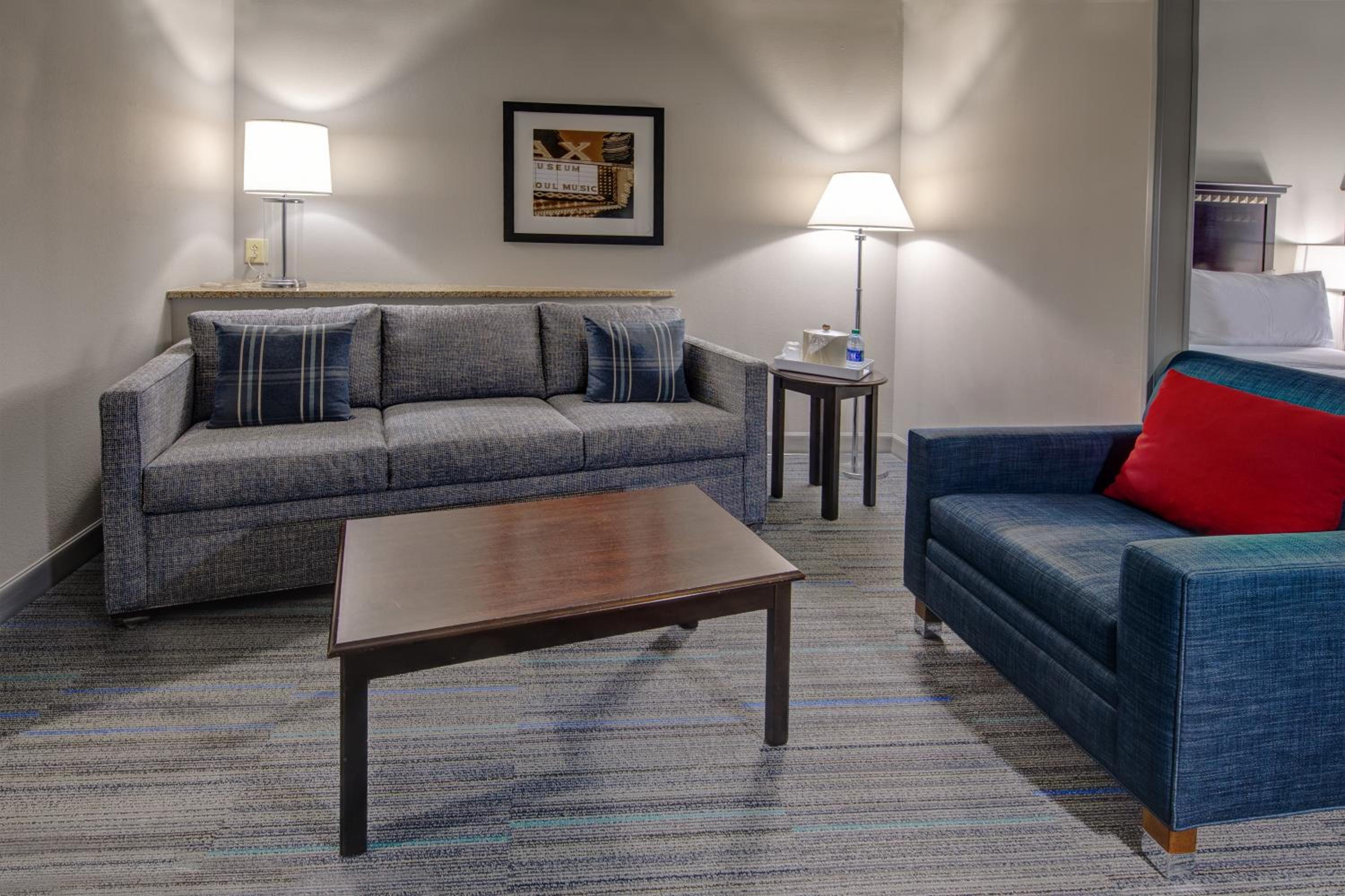 Guest room, 2 Queen bed, 1 Sofabed - Photo 1