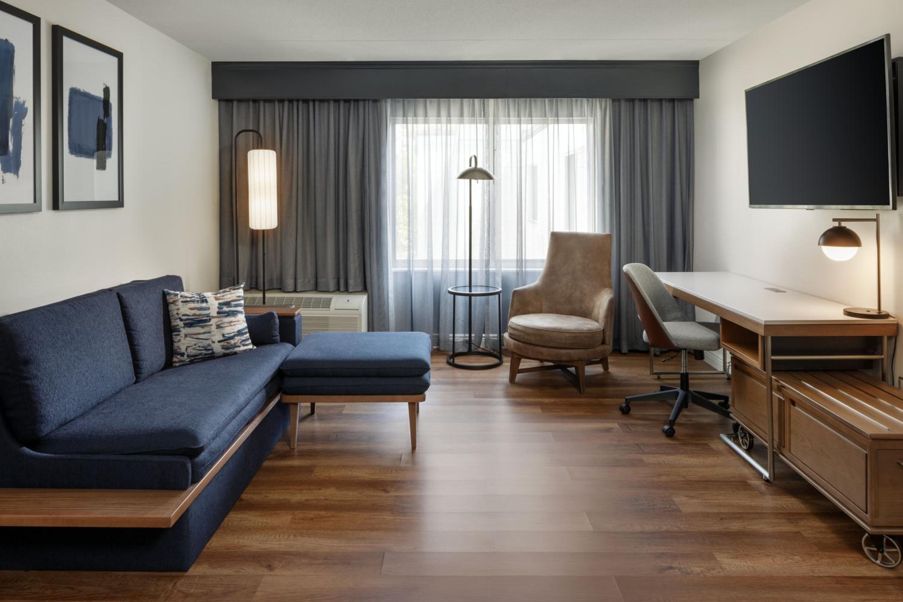 One-Bedroom King Suite with Sofa Bed - Photo 2