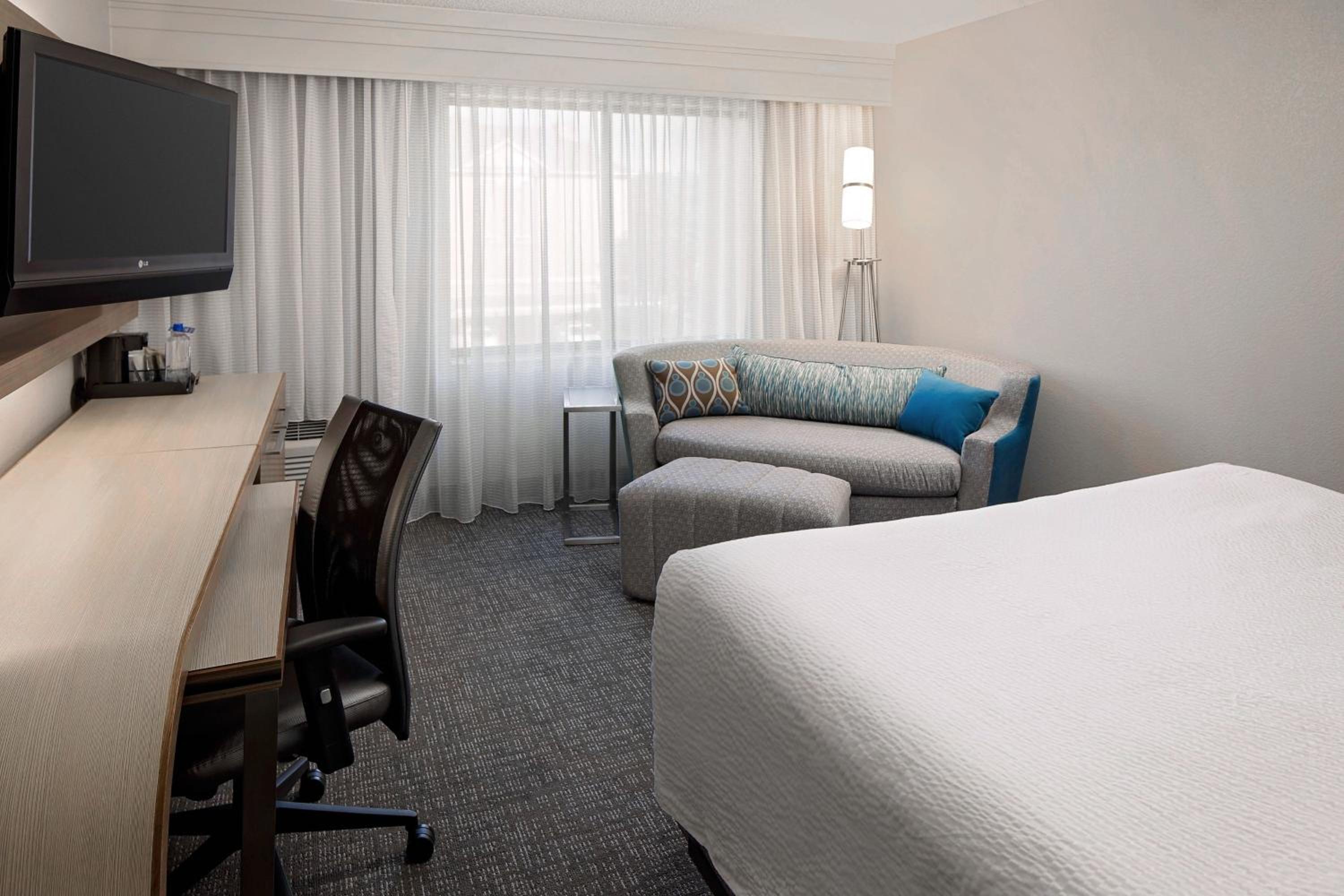 Larger King Room  - Photo 1