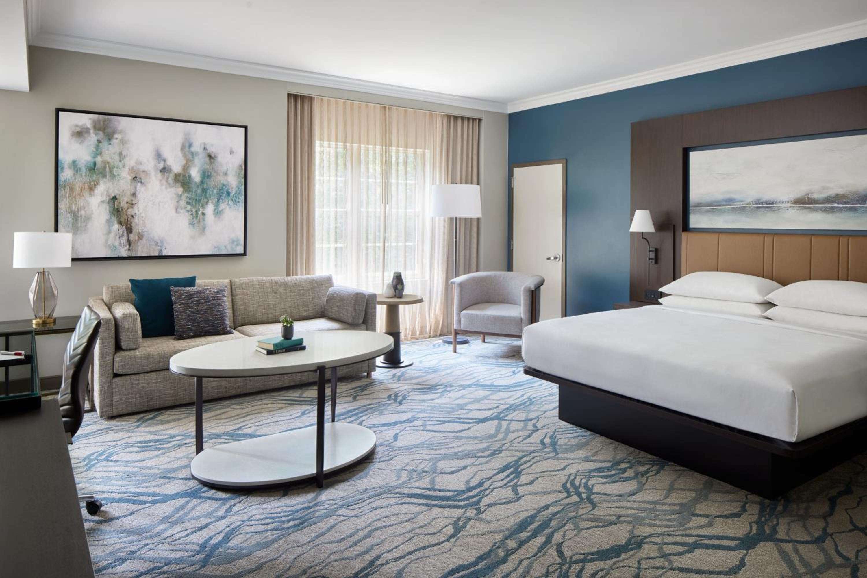 Junior King Suite with Sofa Bed photo 3