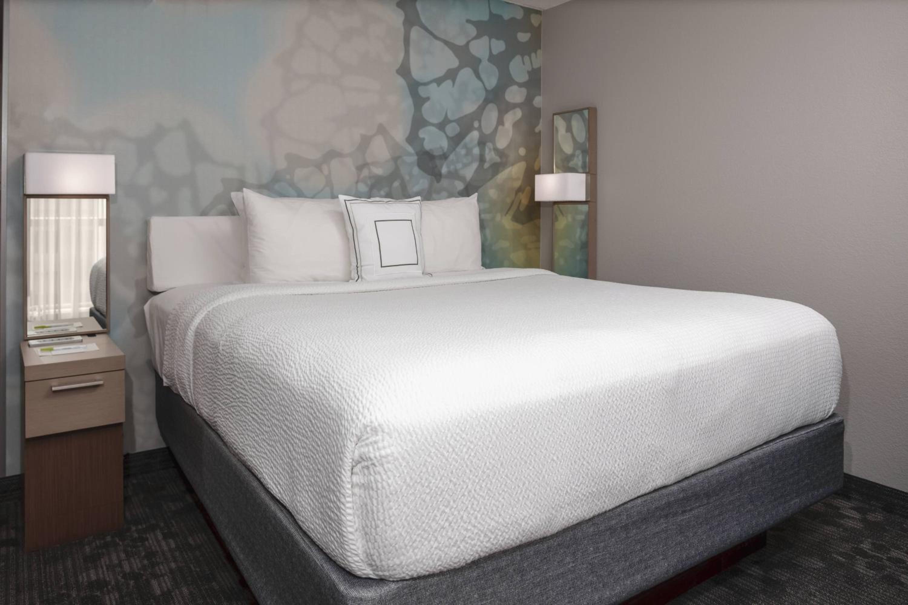 King Room with Sofa Bed - Photo 3