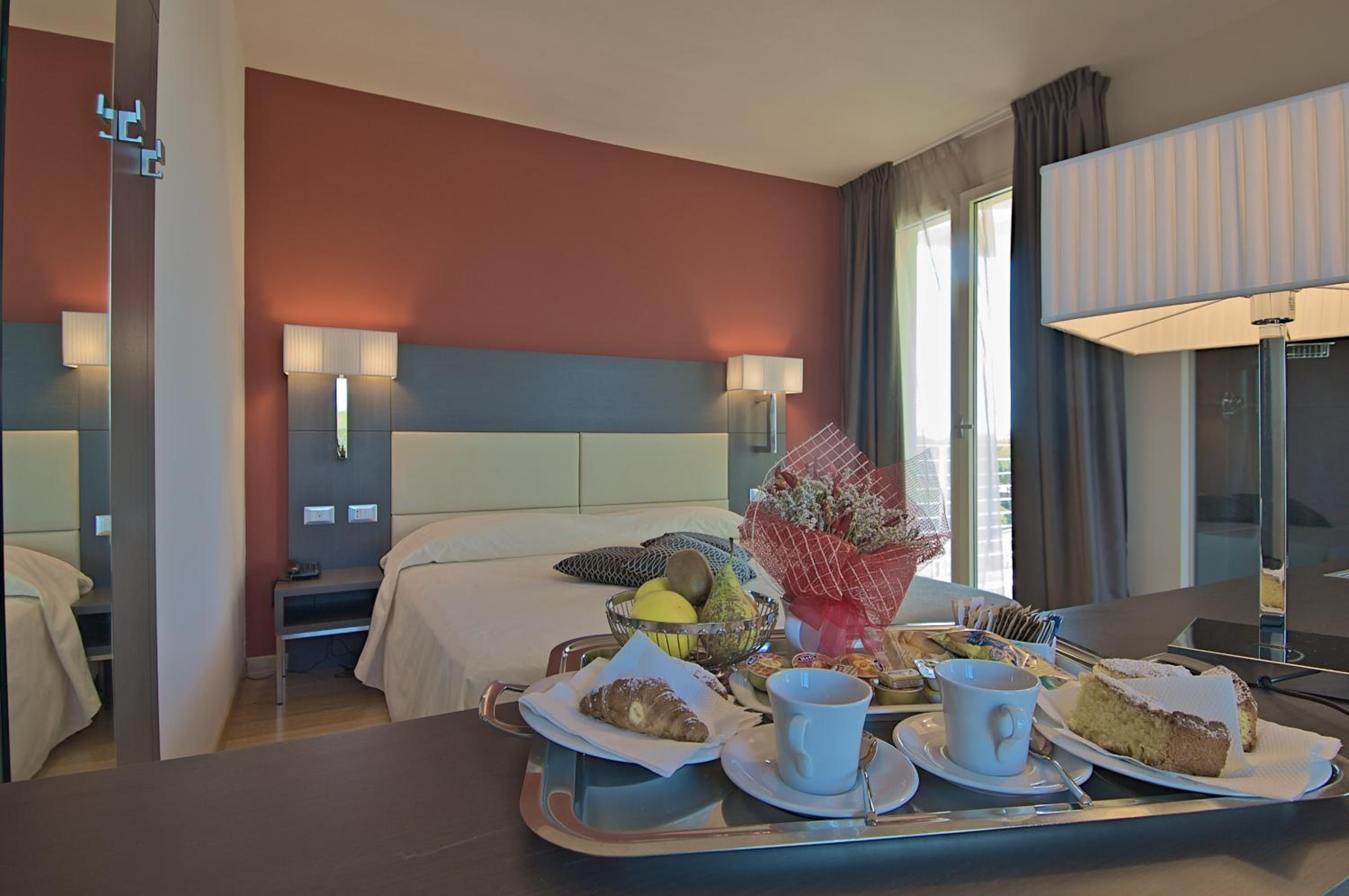 Suite - Photo 1