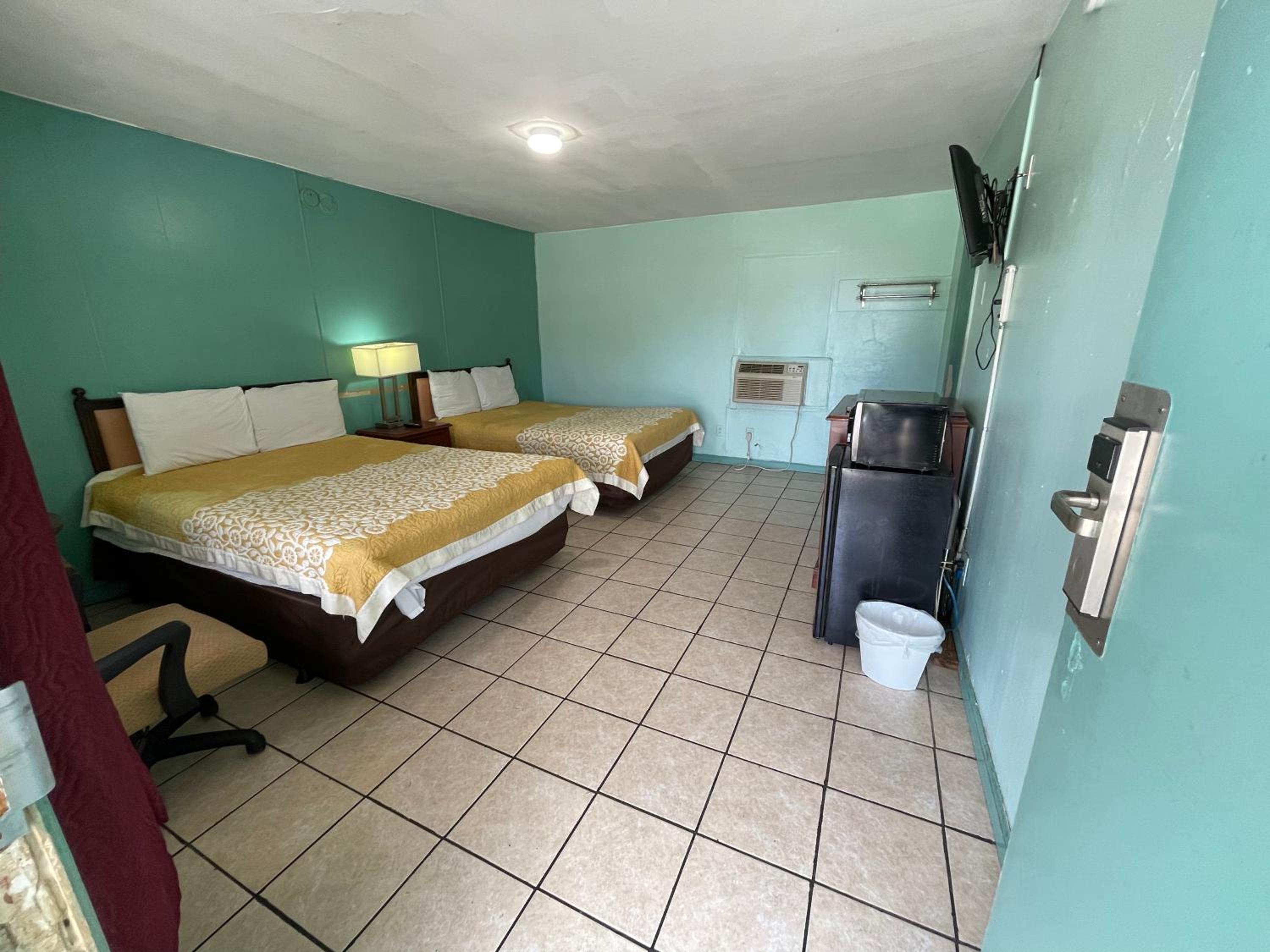 Budget Double Room photo 2