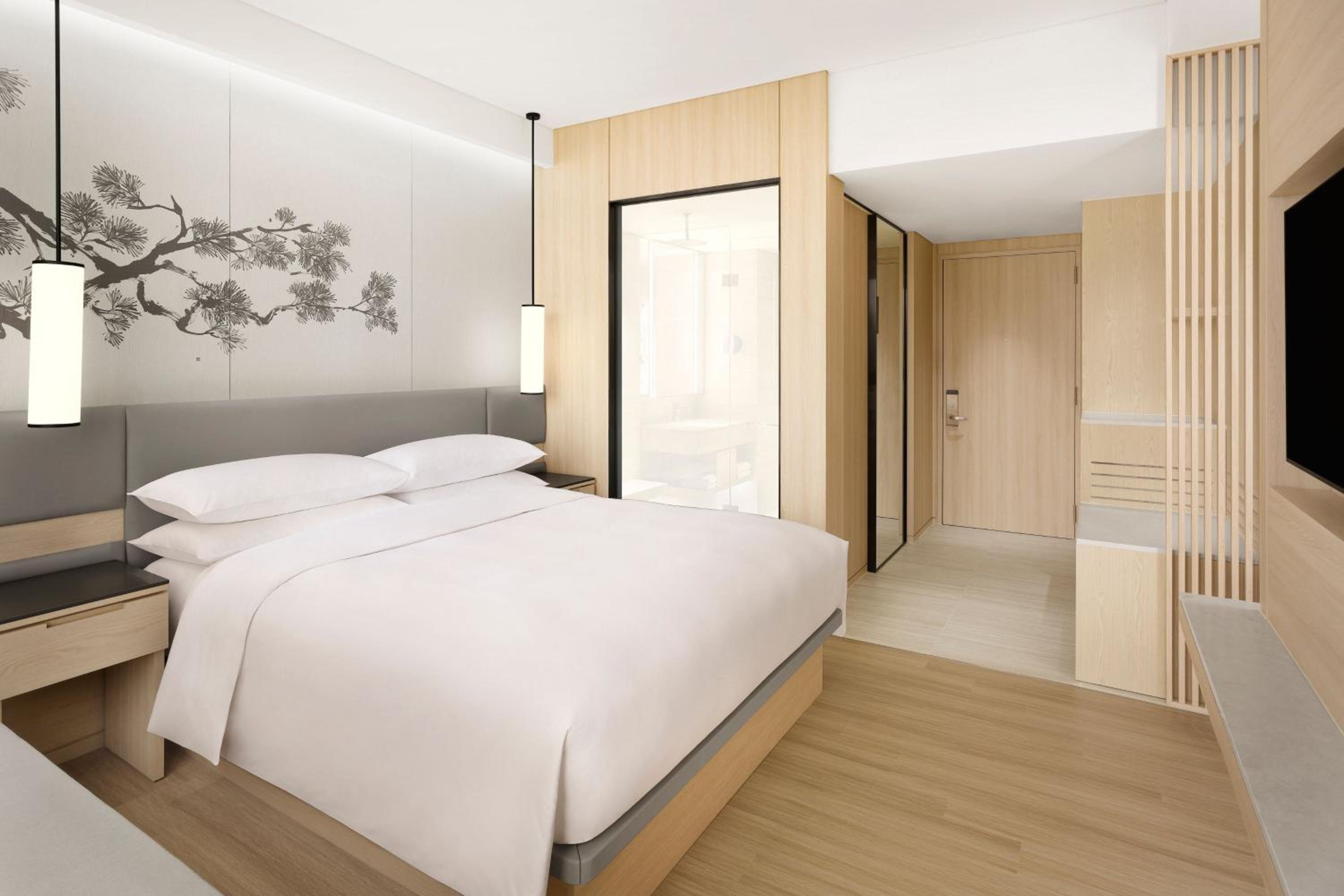 Premier King Room with Lake View - Photo 6