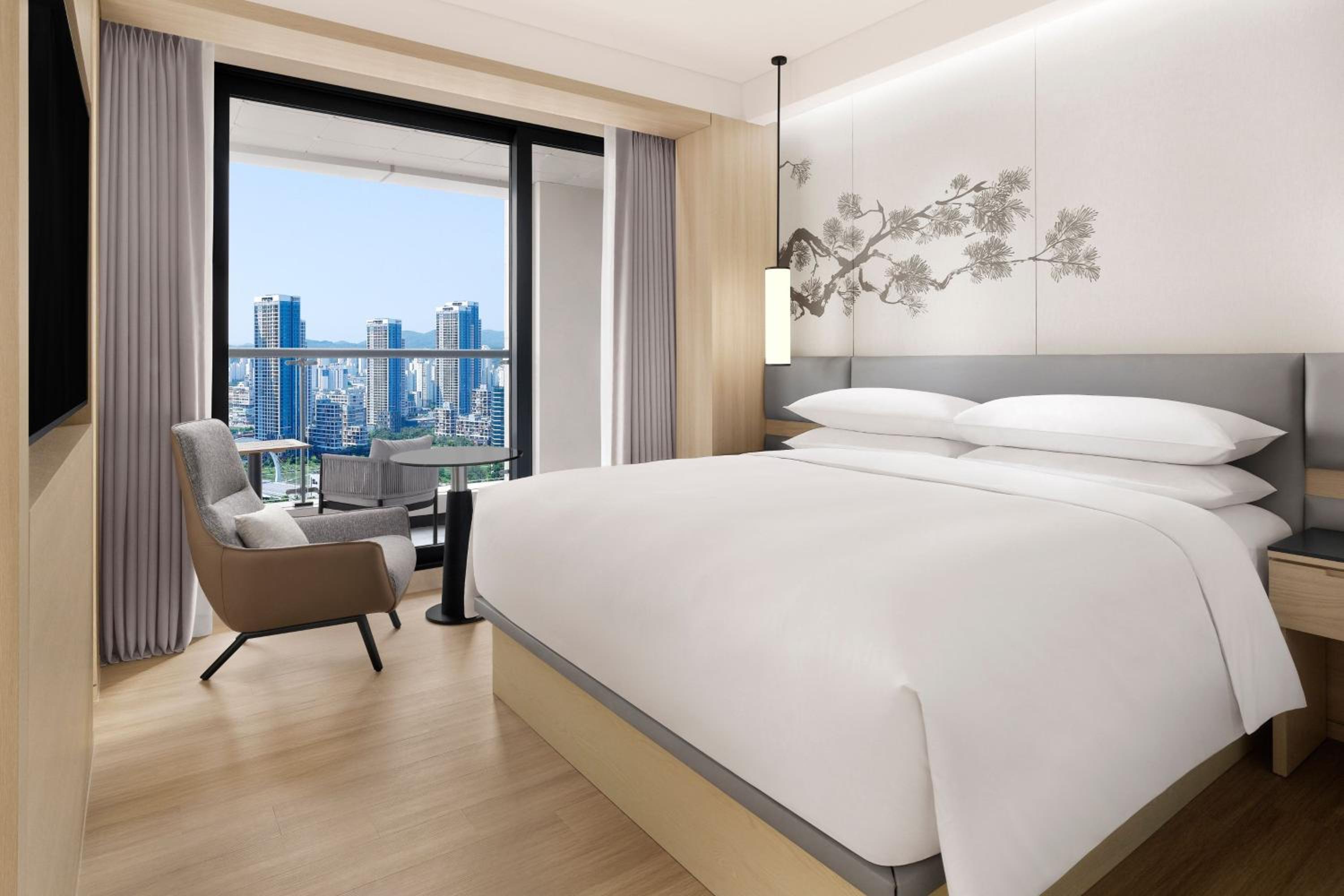 Two-Bedroom Executive Suite with Terrace and City View - Photo 5