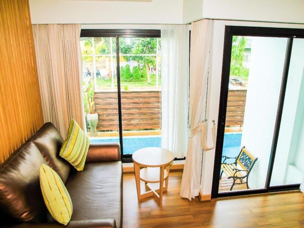 King Room with Pool View photo 3