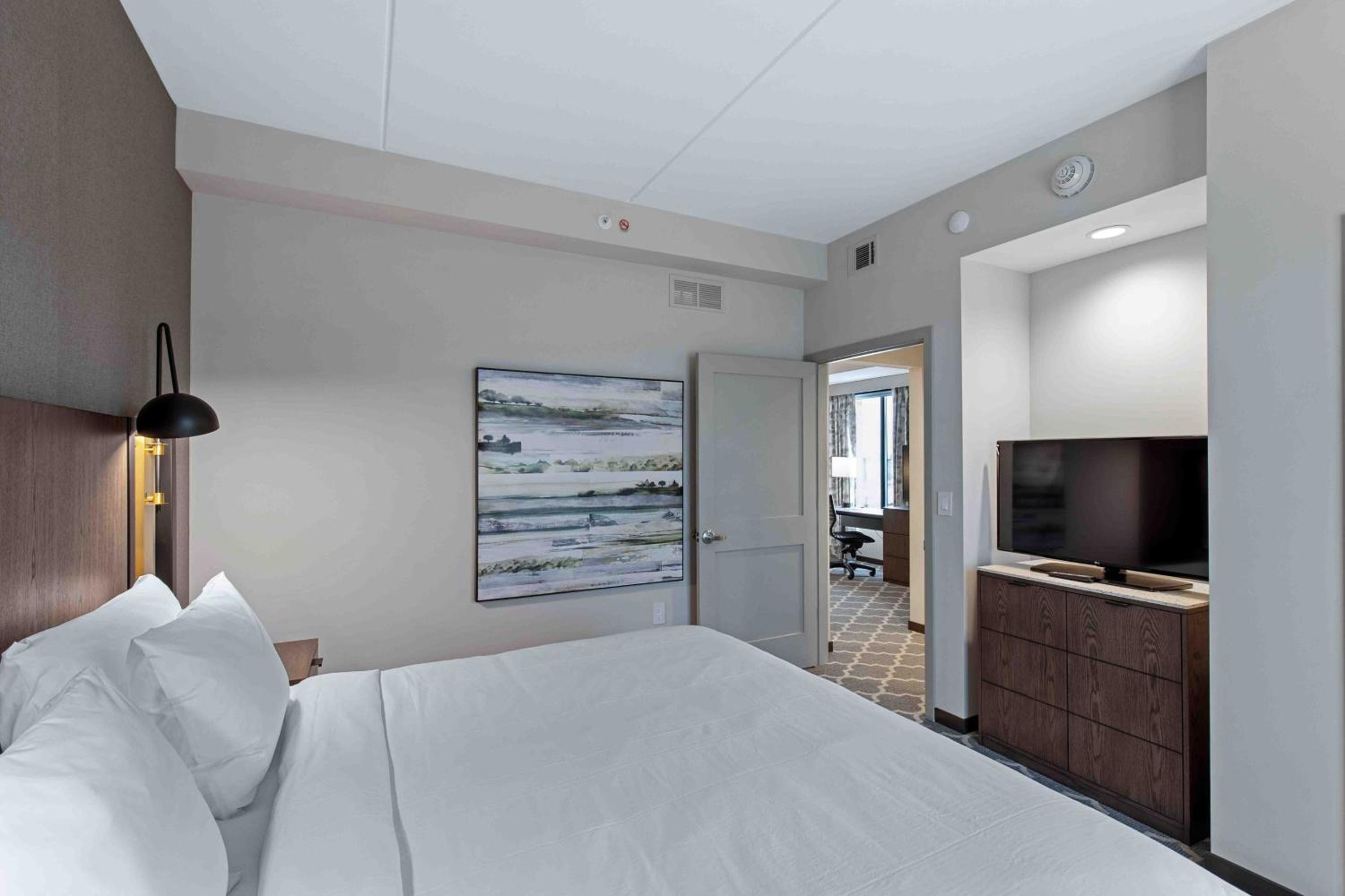One-Bedroom King Suite with Sofa Bed  - Photo 5