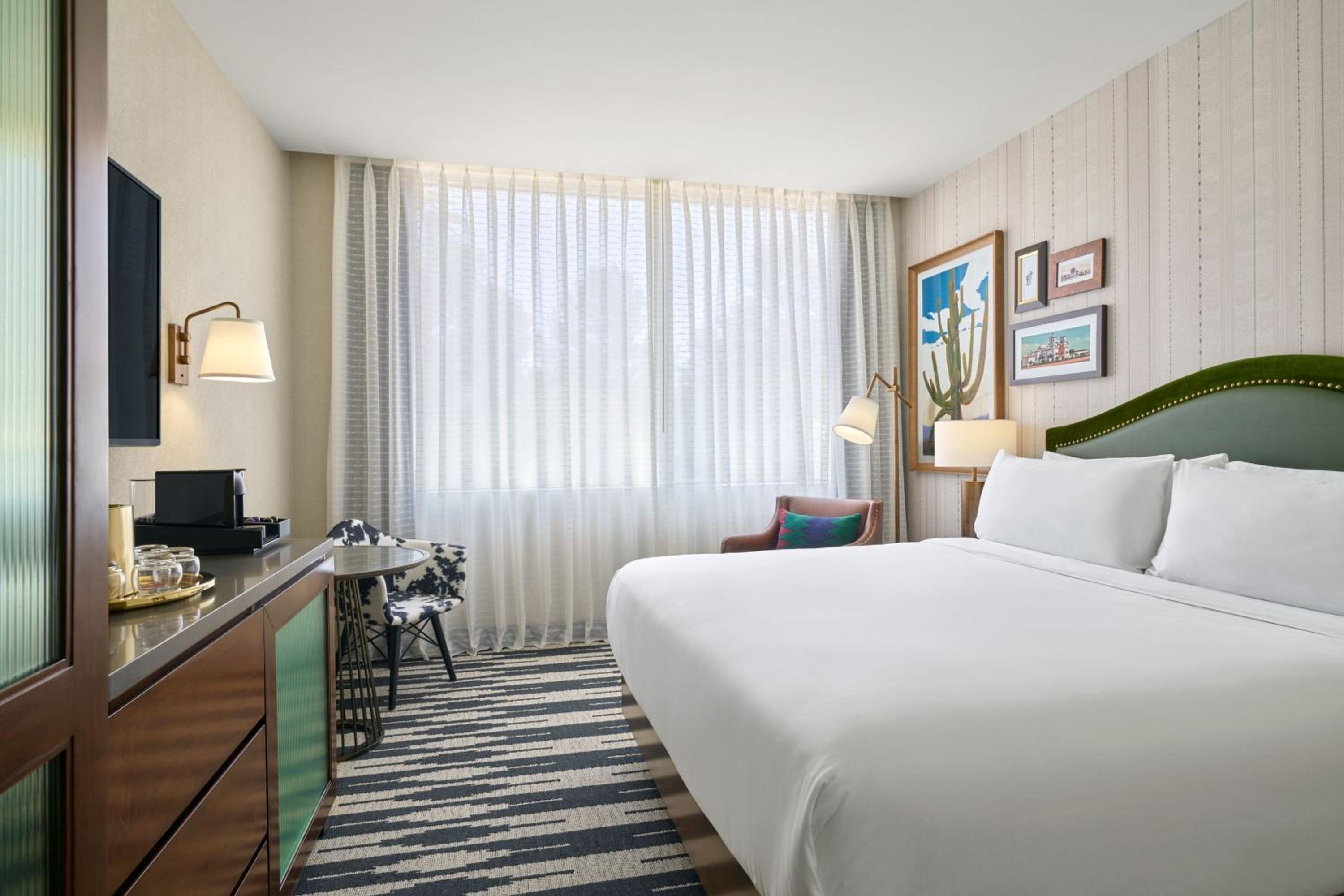Metropolitan King Room - Photo 1