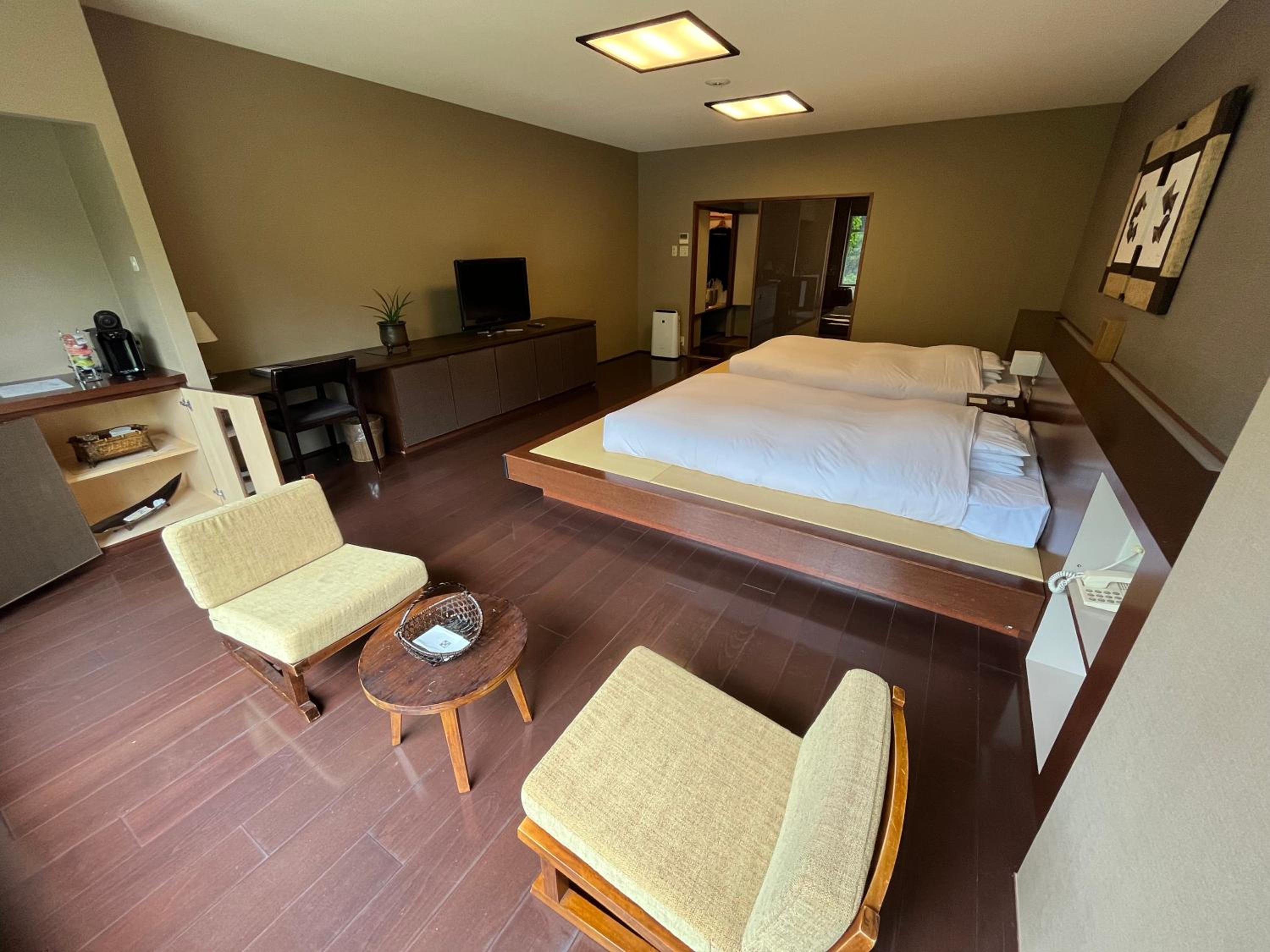 【Female Only】Deluxe Twin Room - Non-Smoking - Photo 12