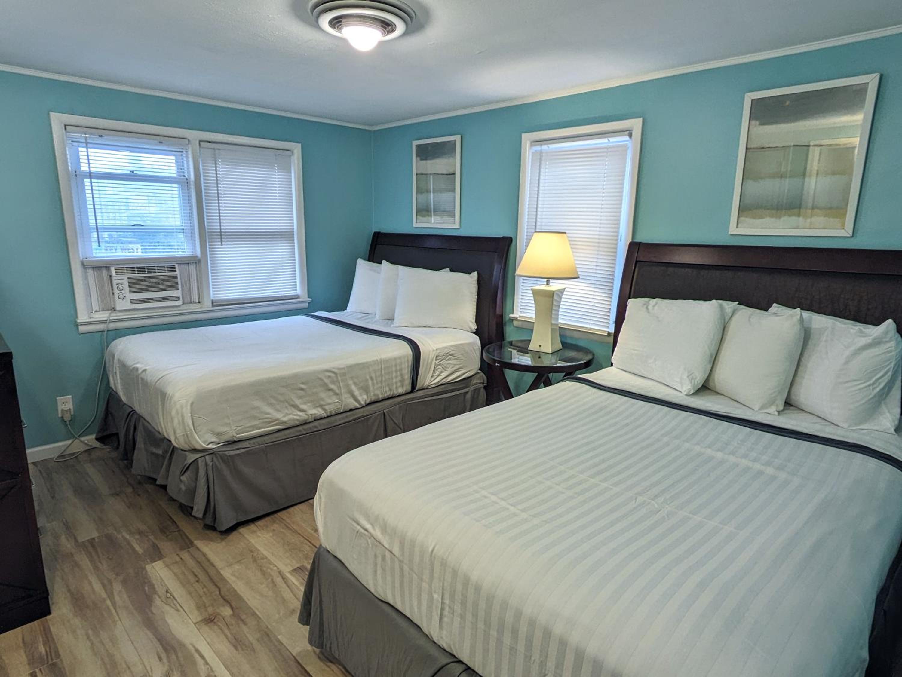 Standard Room with Two Full Beds photo 1