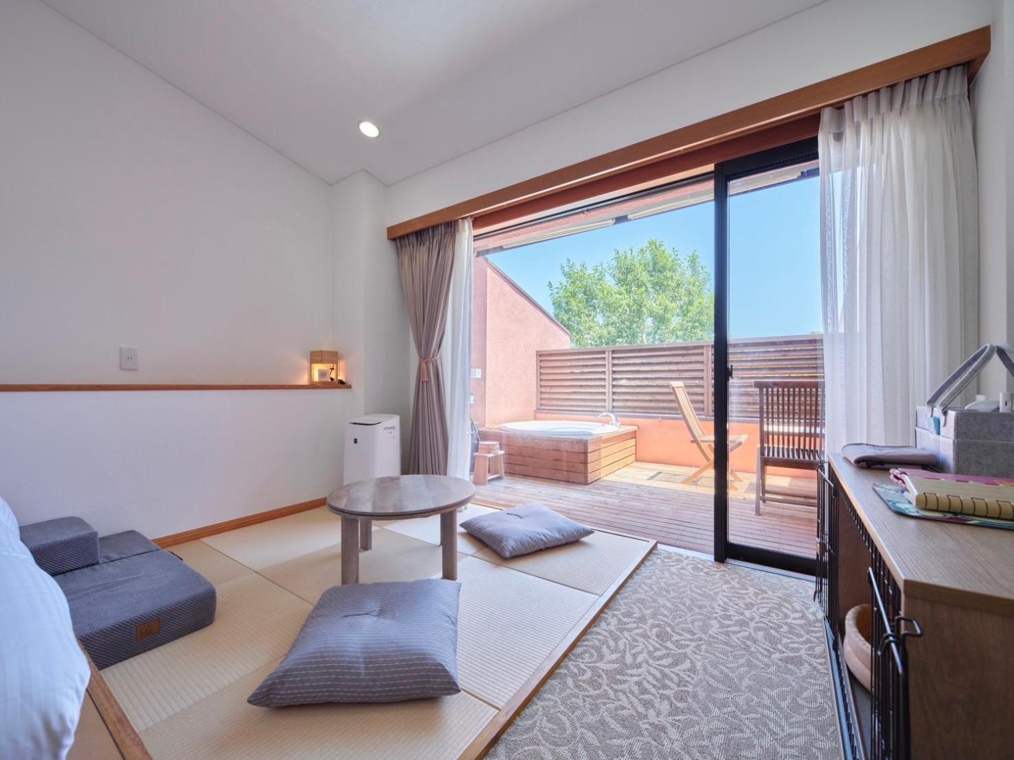 Twin Room with Private Bathroom photo 3