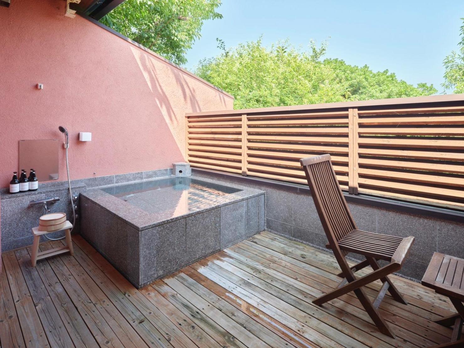 Twin Room with Private External Bathroom photo 2