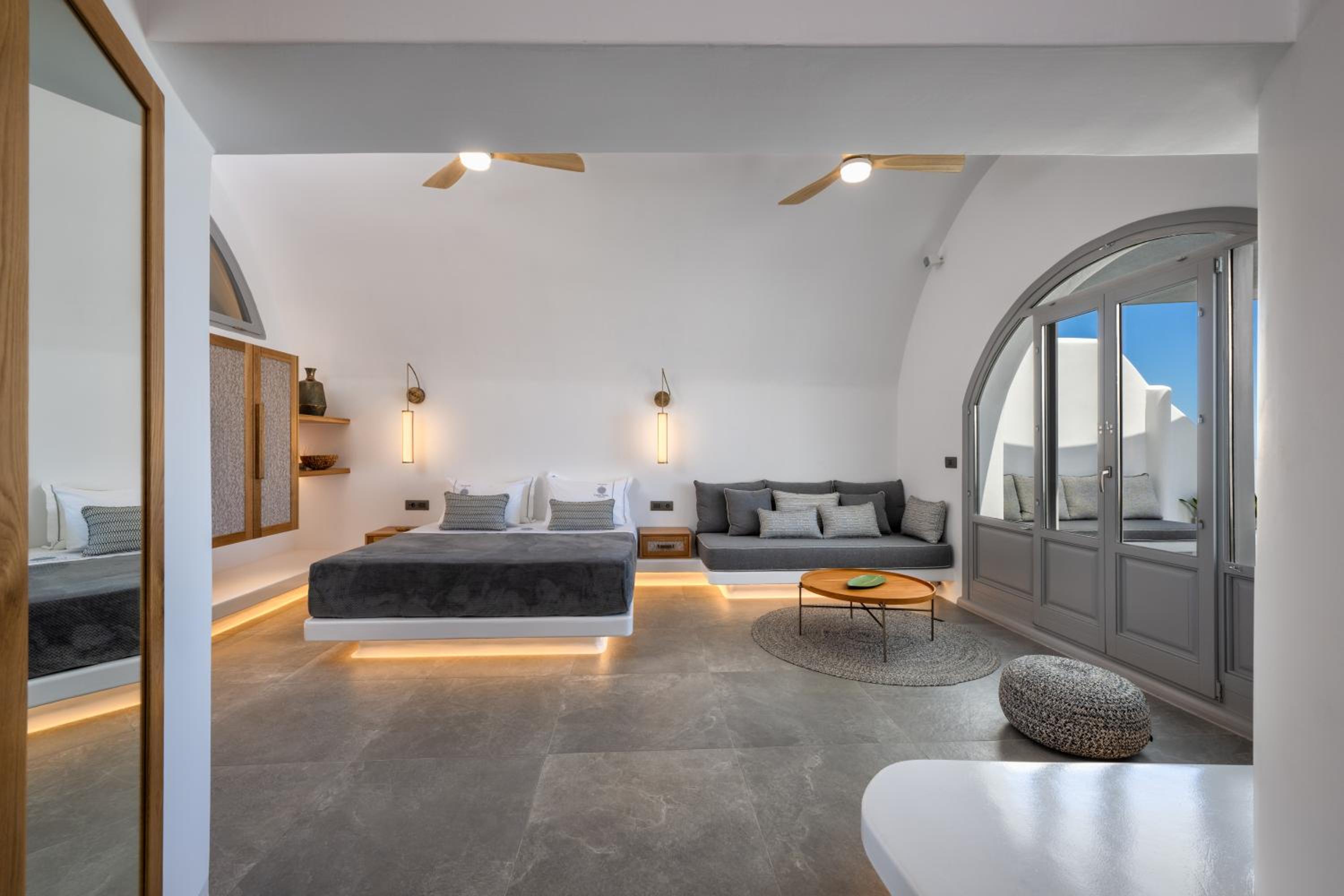 Cave Suite with outdoor jacuzzi