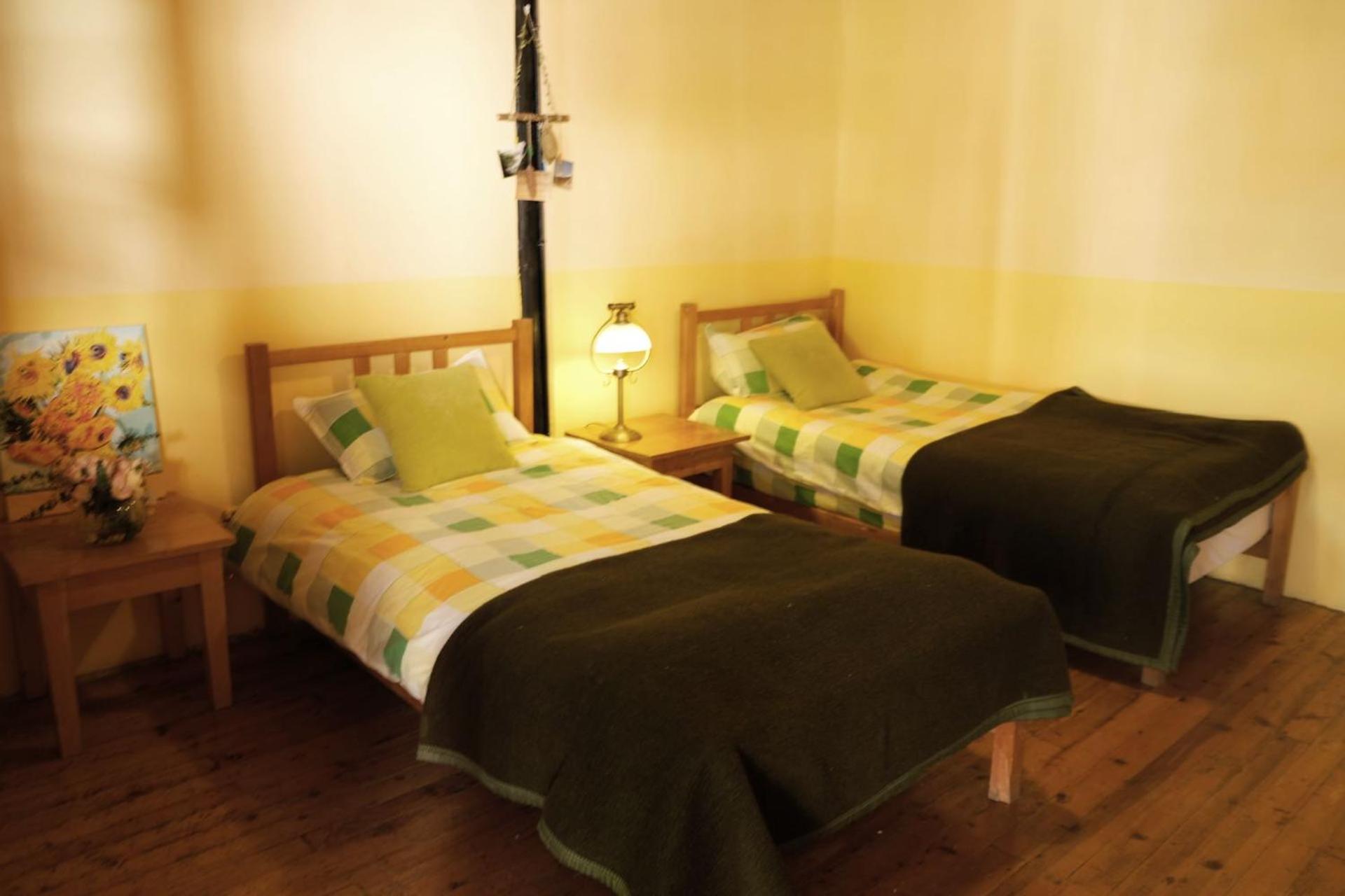 Economy Twin Room photo 2