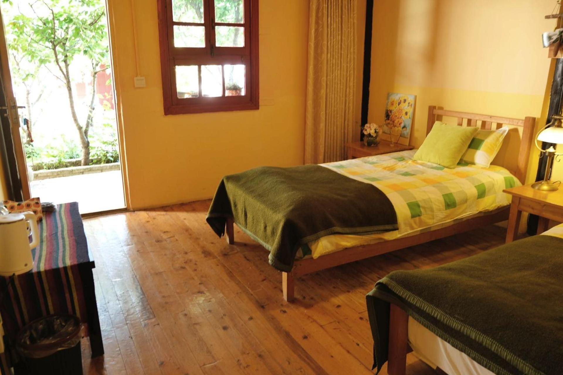 Economy Twin Room photo 3