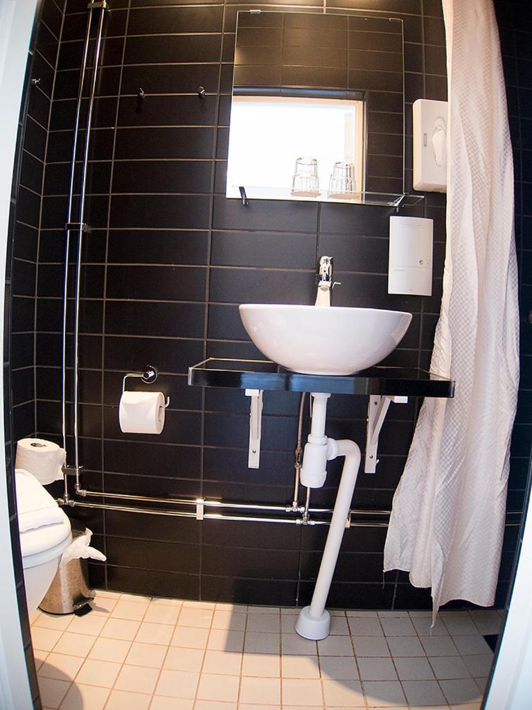 Standard Double Room thumbnail 6