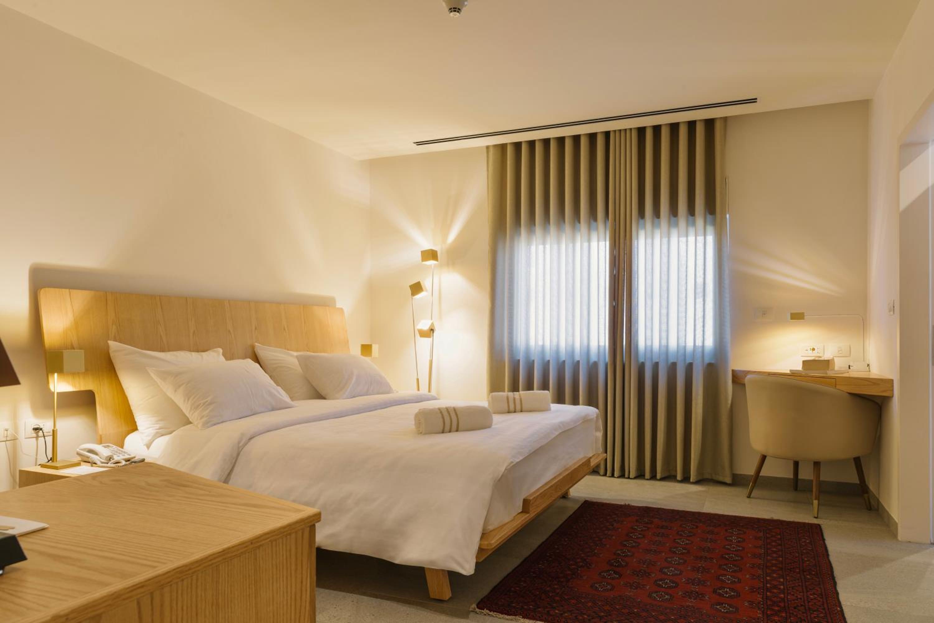 Standard Queen Room