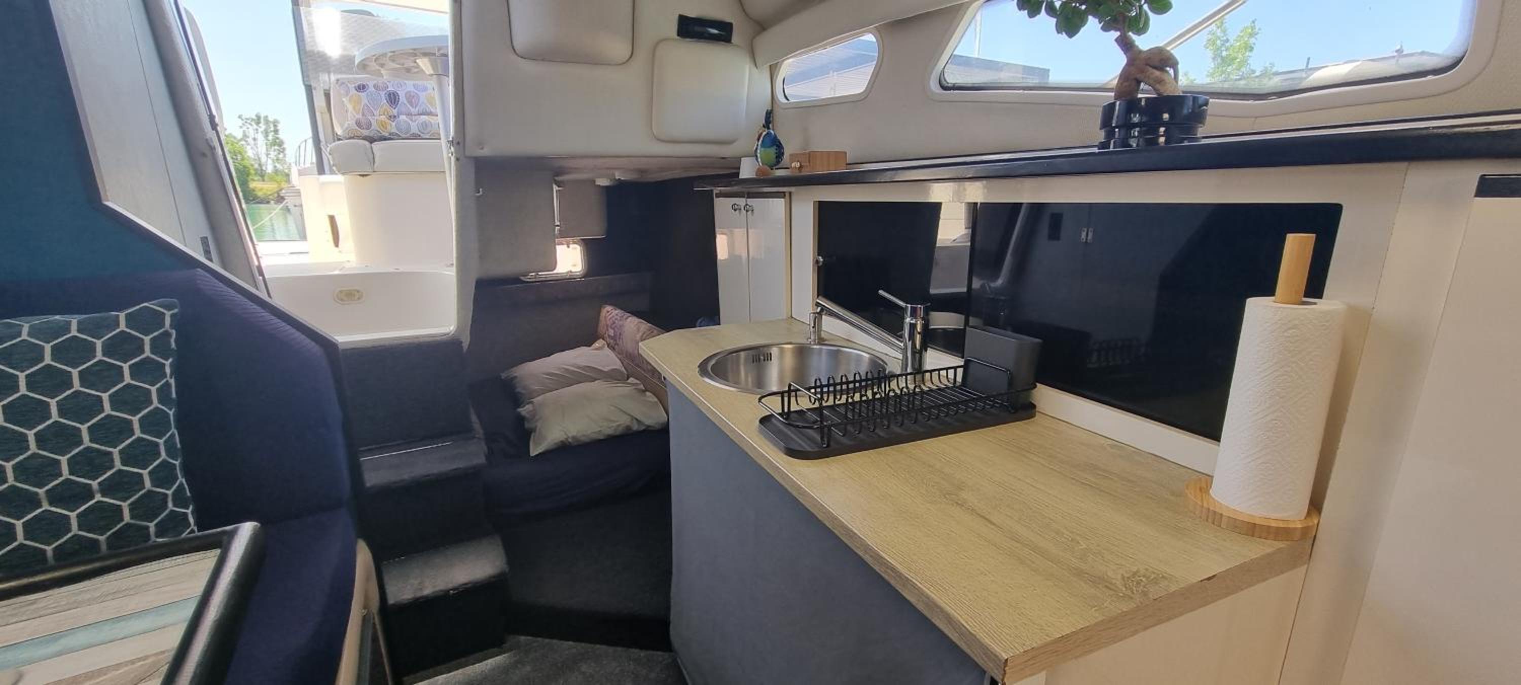 Superior One-Cabin Boat - Photo 1
